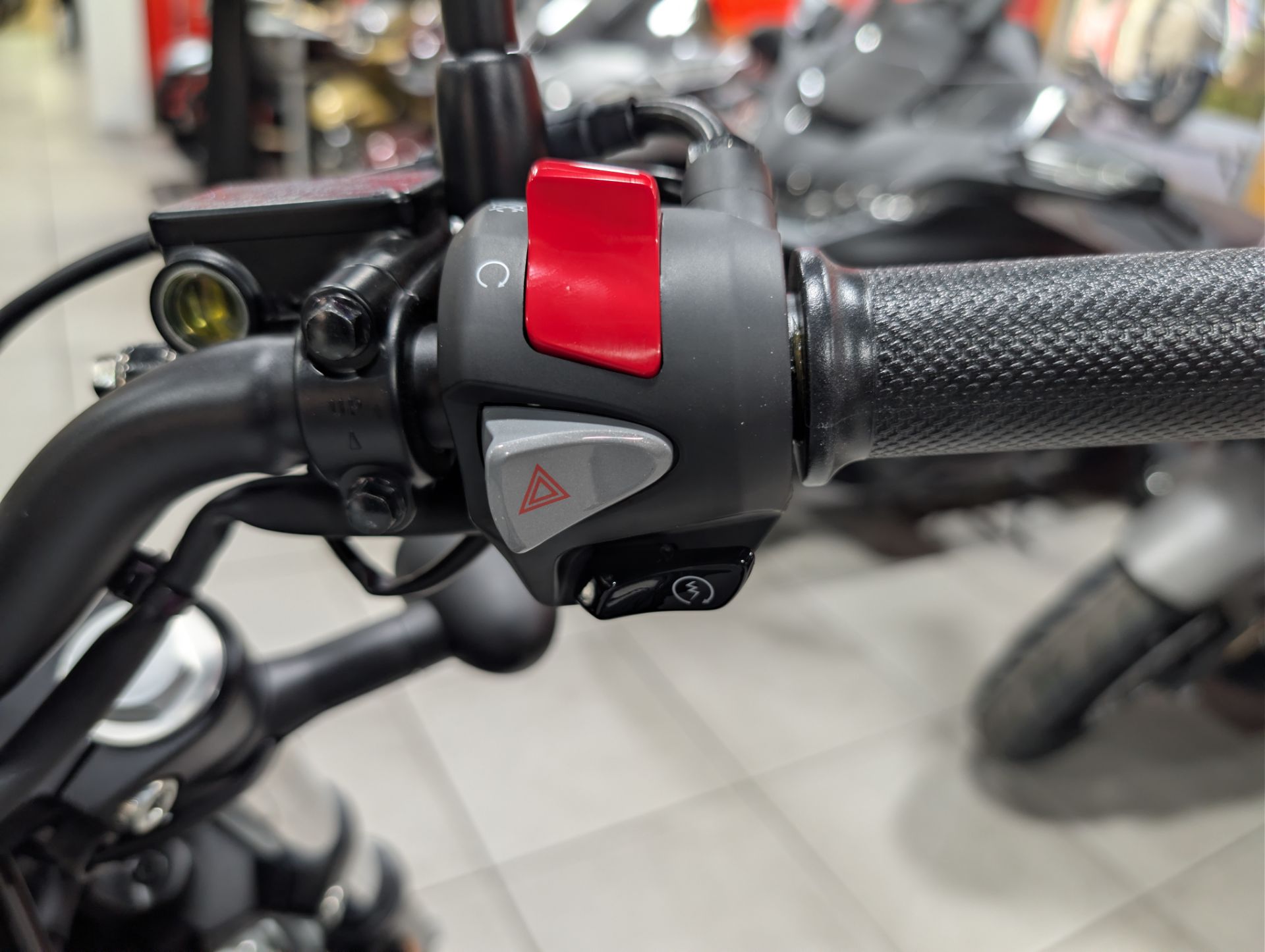 2026 Honda Rebel 300 E-Clutch 12