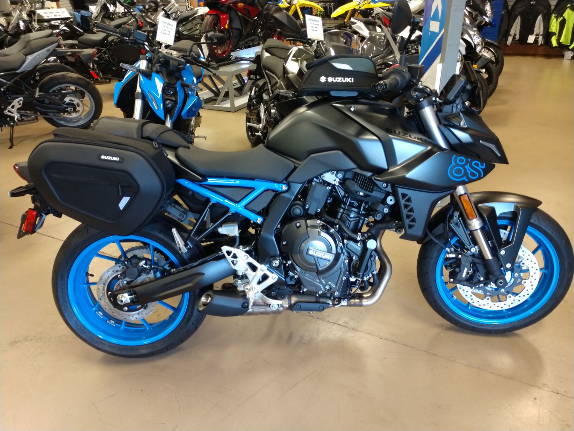peak セット New 2024 Suzuki GSX-8S Metallic Matte Black No. 2