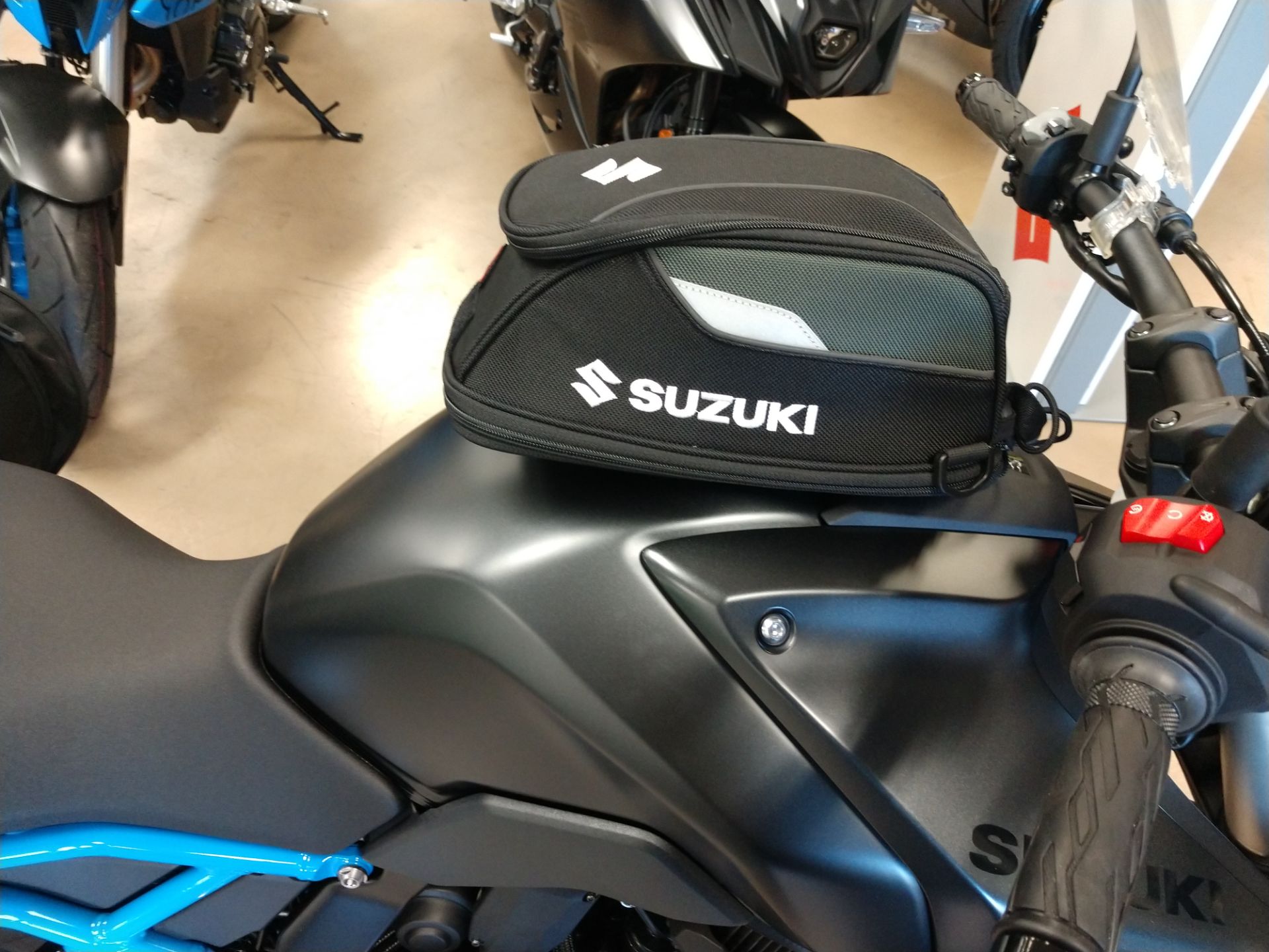 peak セット New 2024 Suzuki GSX-8S Metallic Matte Black No. 2