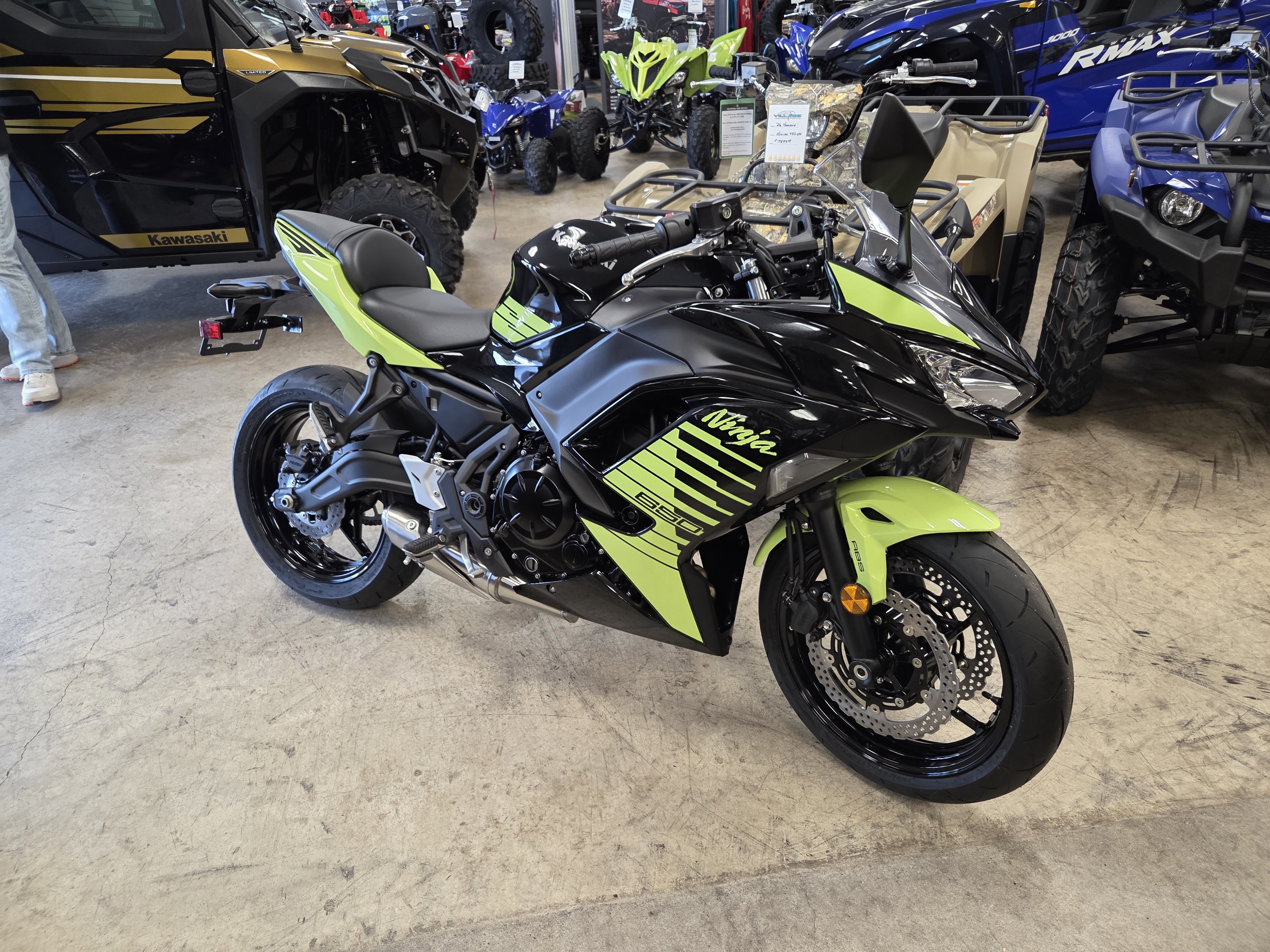 2026 Kawasaki Ninja® 650 ABS 1