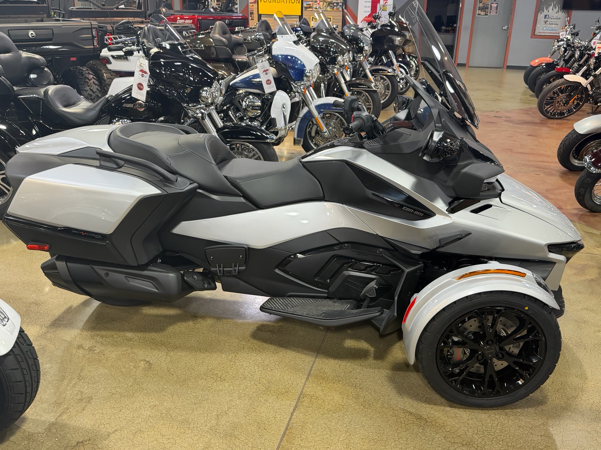 2025 Can-Am Spyder RT for sale 744059