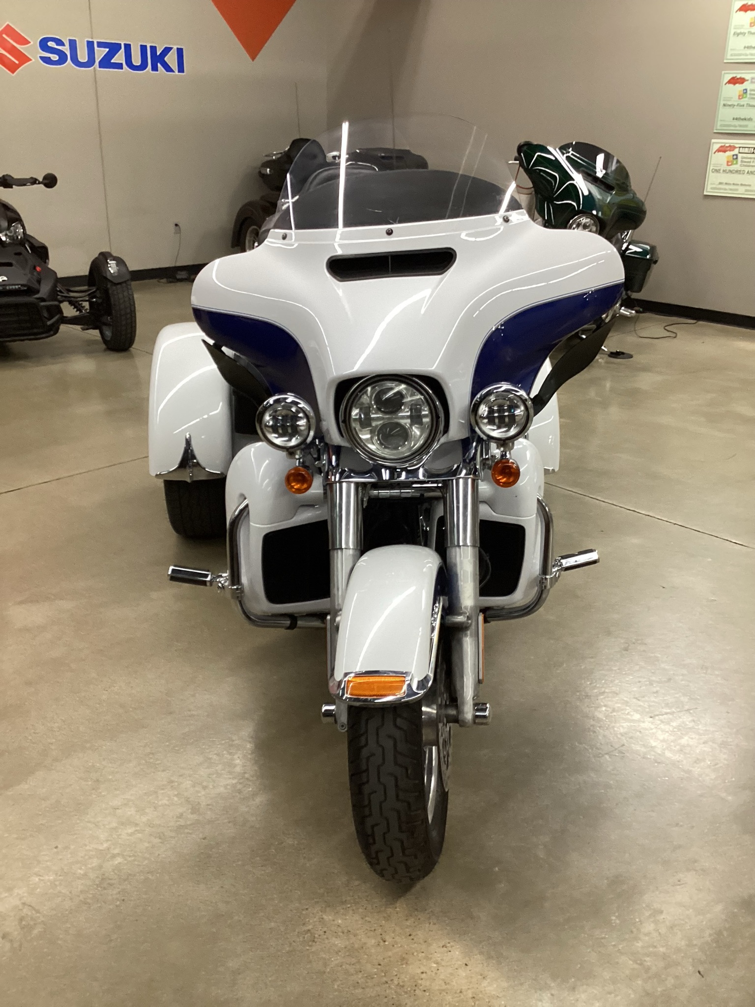 Used 2015 Harley-Davidson Tri Glide® Ultra White Hot Pearl / Blue