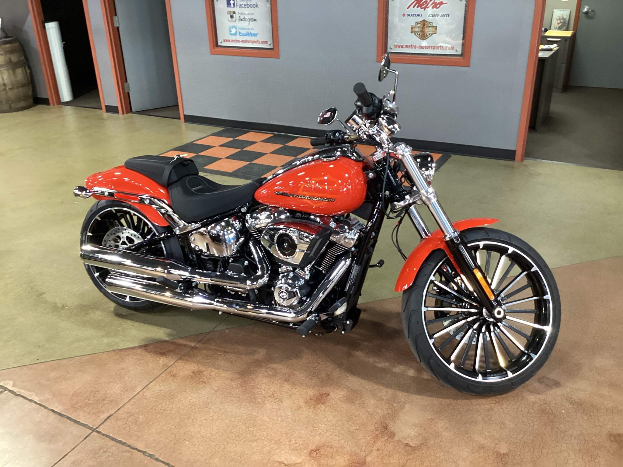 New 2026 Harley-Davidson Breakout® Blood Orange | Motorcycles in