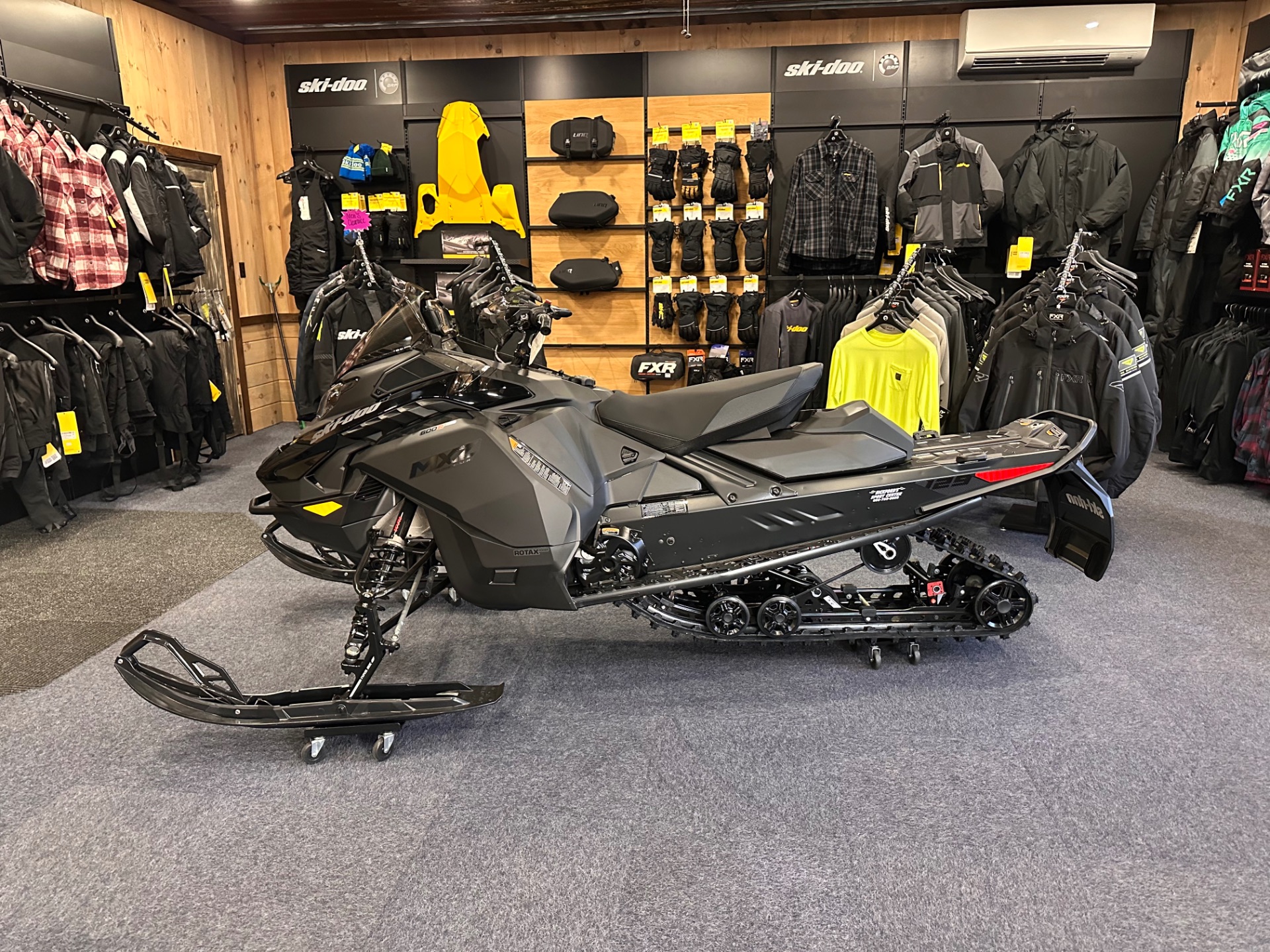 New 2026 Ski-Doo MXZ Adrenaline 129 600R E-TEC ES Ripsaw 1.25