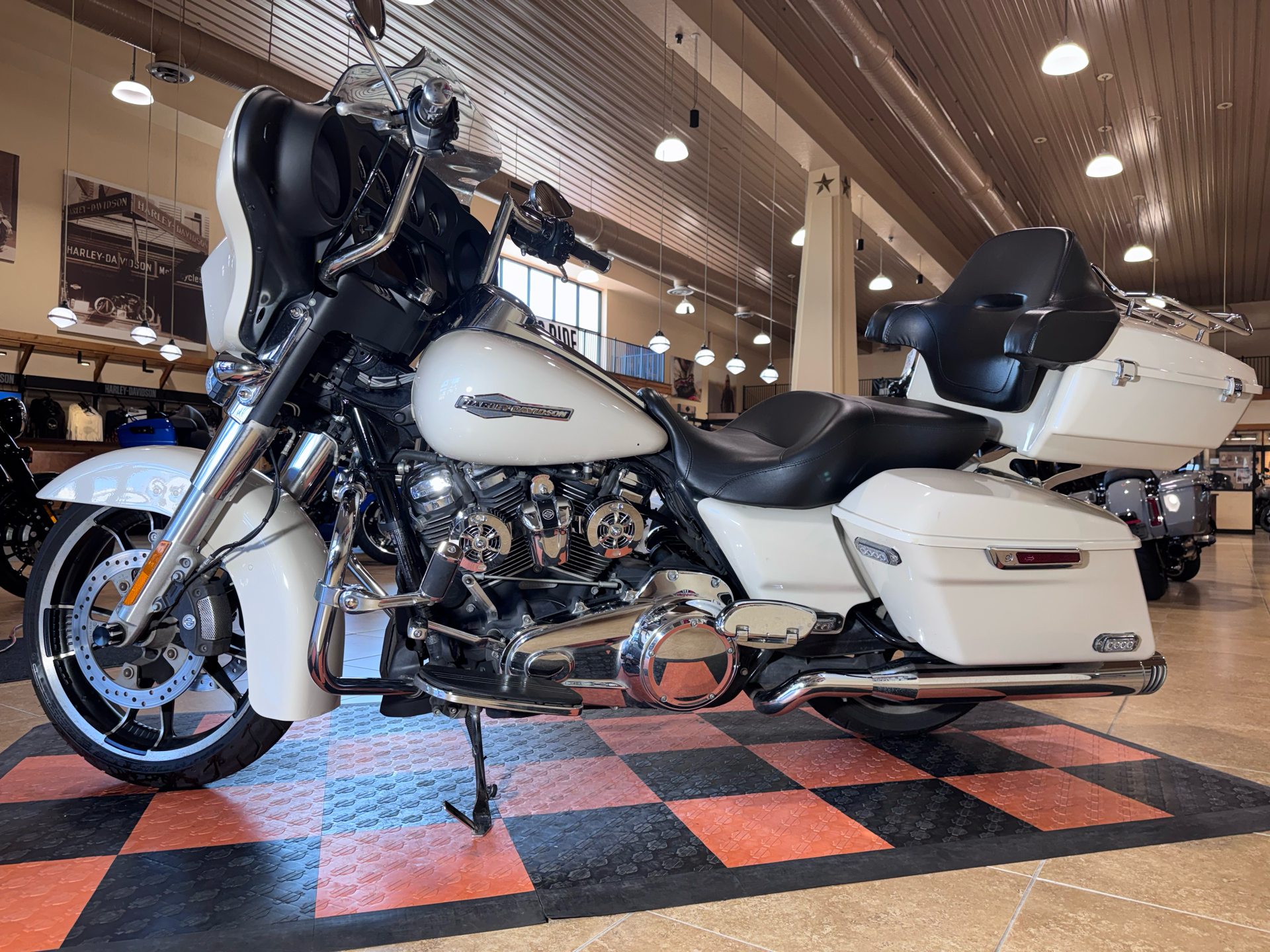 2022 Harley-Davidson Street Glide® in Pasadena, Texas - Photo 4