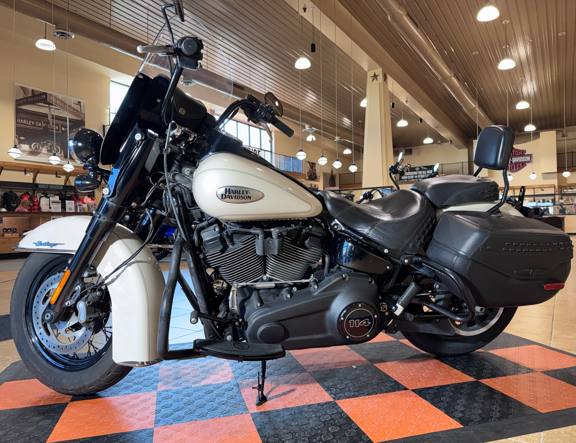 2022 Harley-Davidson Heritage Classic 114 in Pasadena, Texas - Photo 4