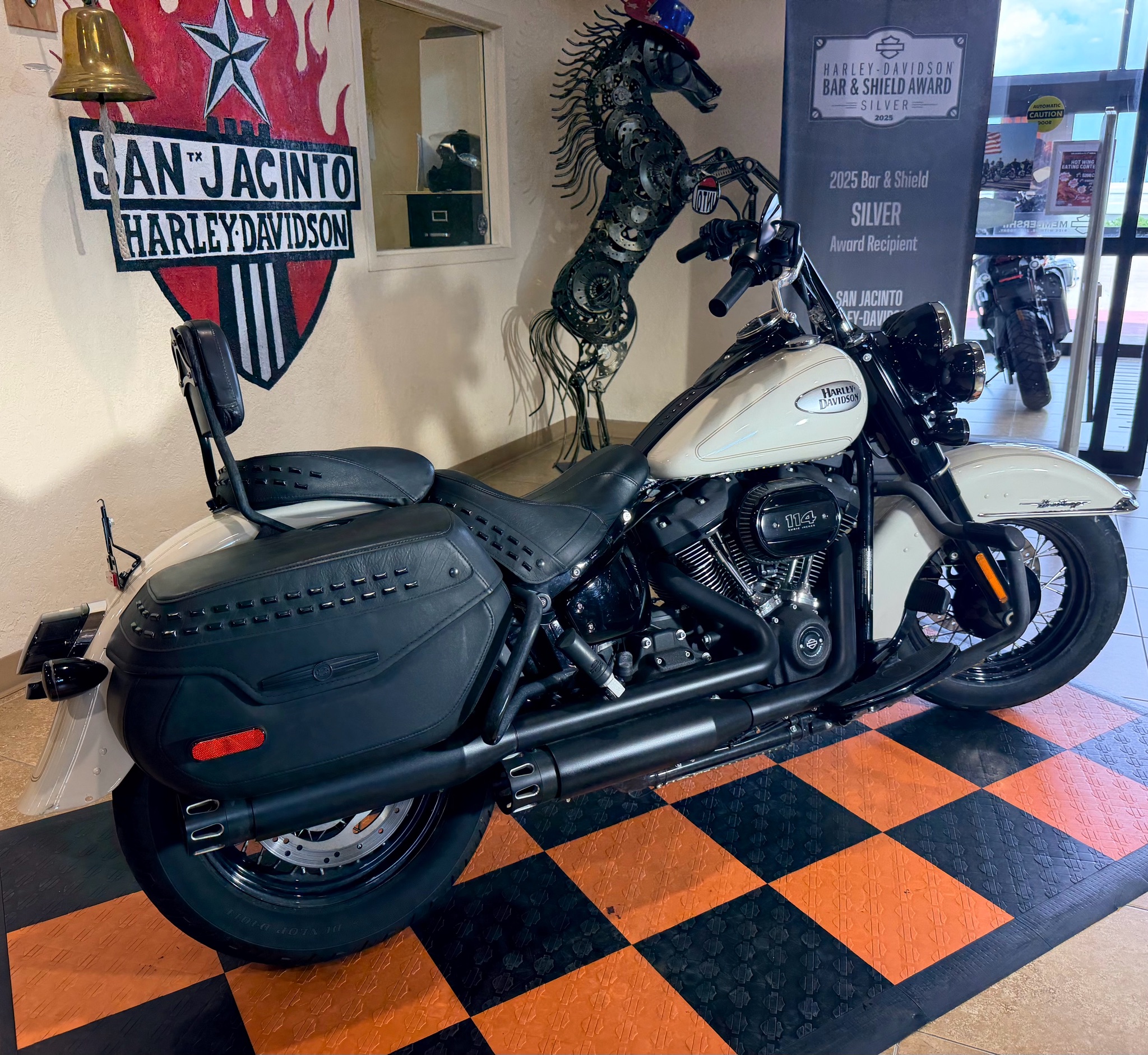 2022 Harley-Davidson Heritage Classic 114 3