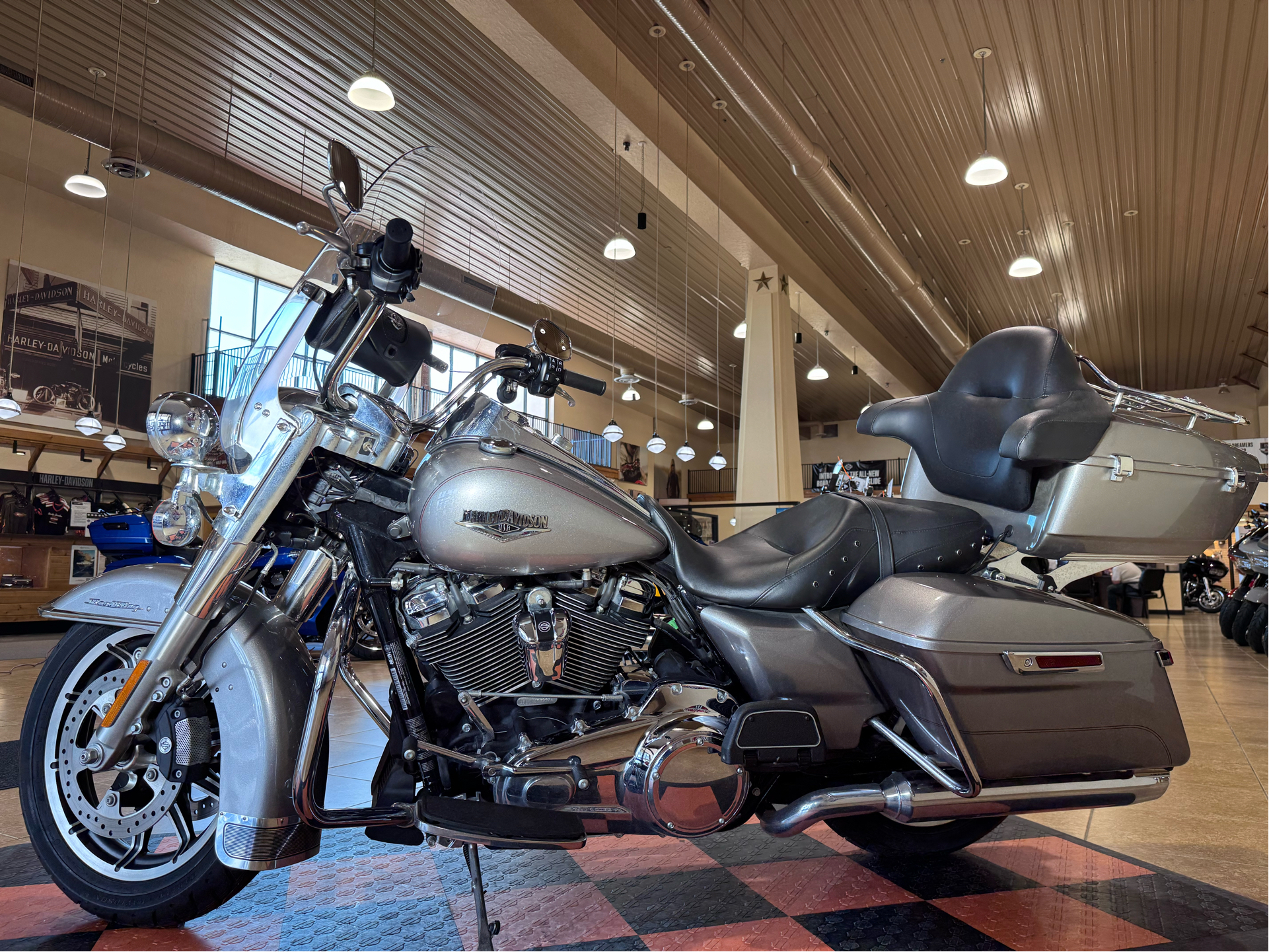 2017 Harley-Davidson Road King® in Pasadena, Texas - Photo 4
