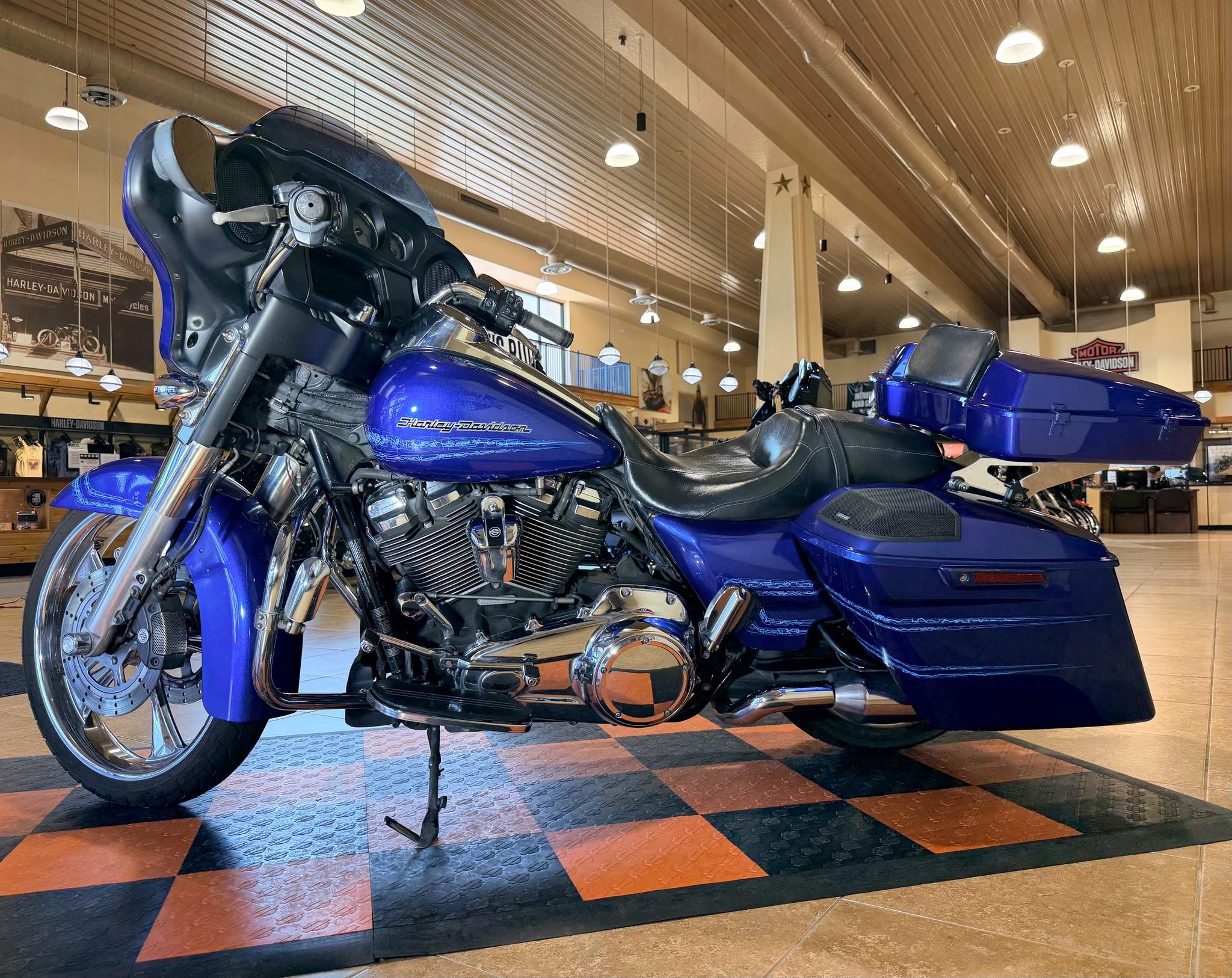 2019 Harley-Davidson Street Glide® in Pasadena, Texas - Photo 4