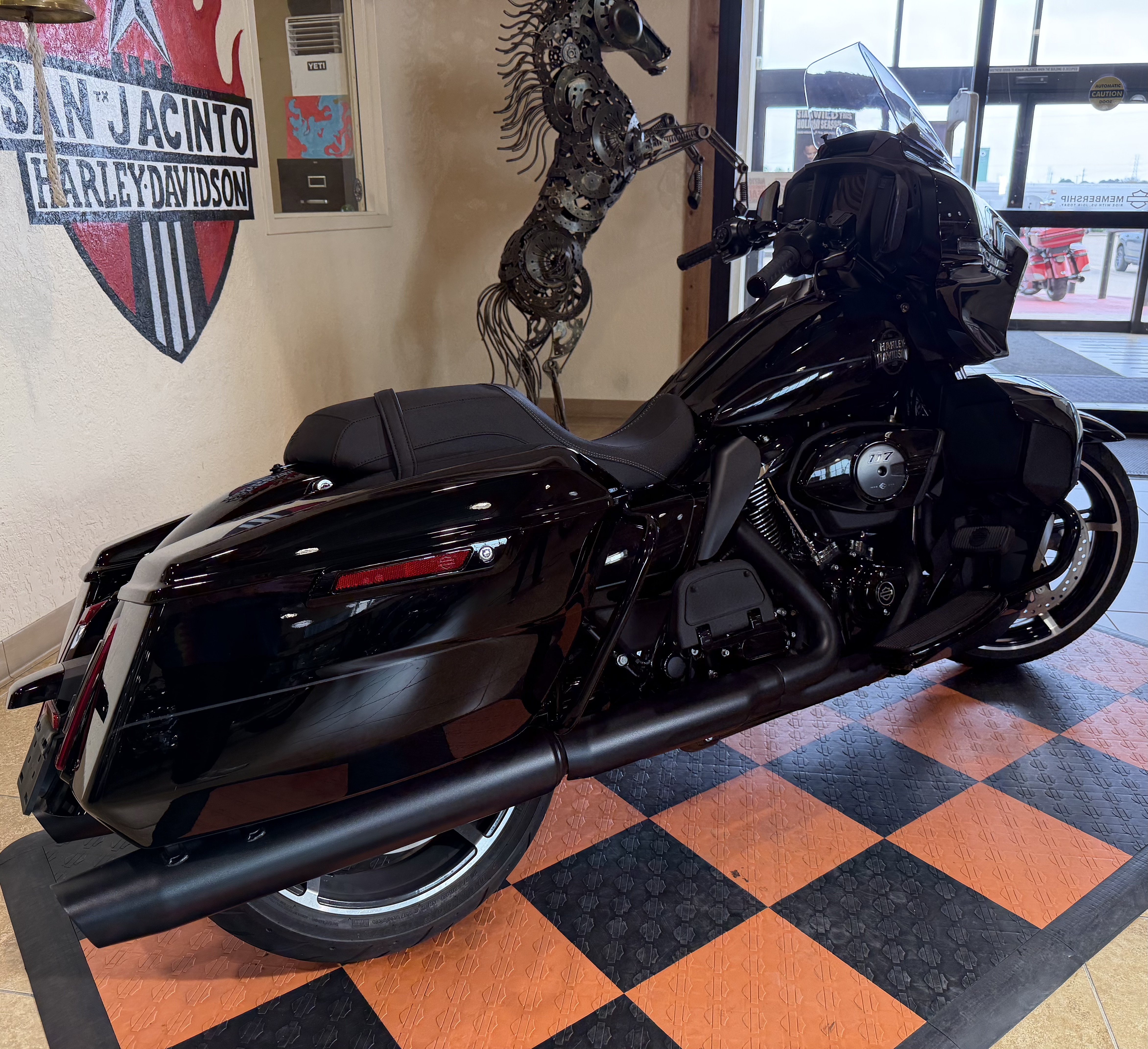2025 Harley-Davidson Street Glide® Ultra in Pasadena, Texas - Photo 2