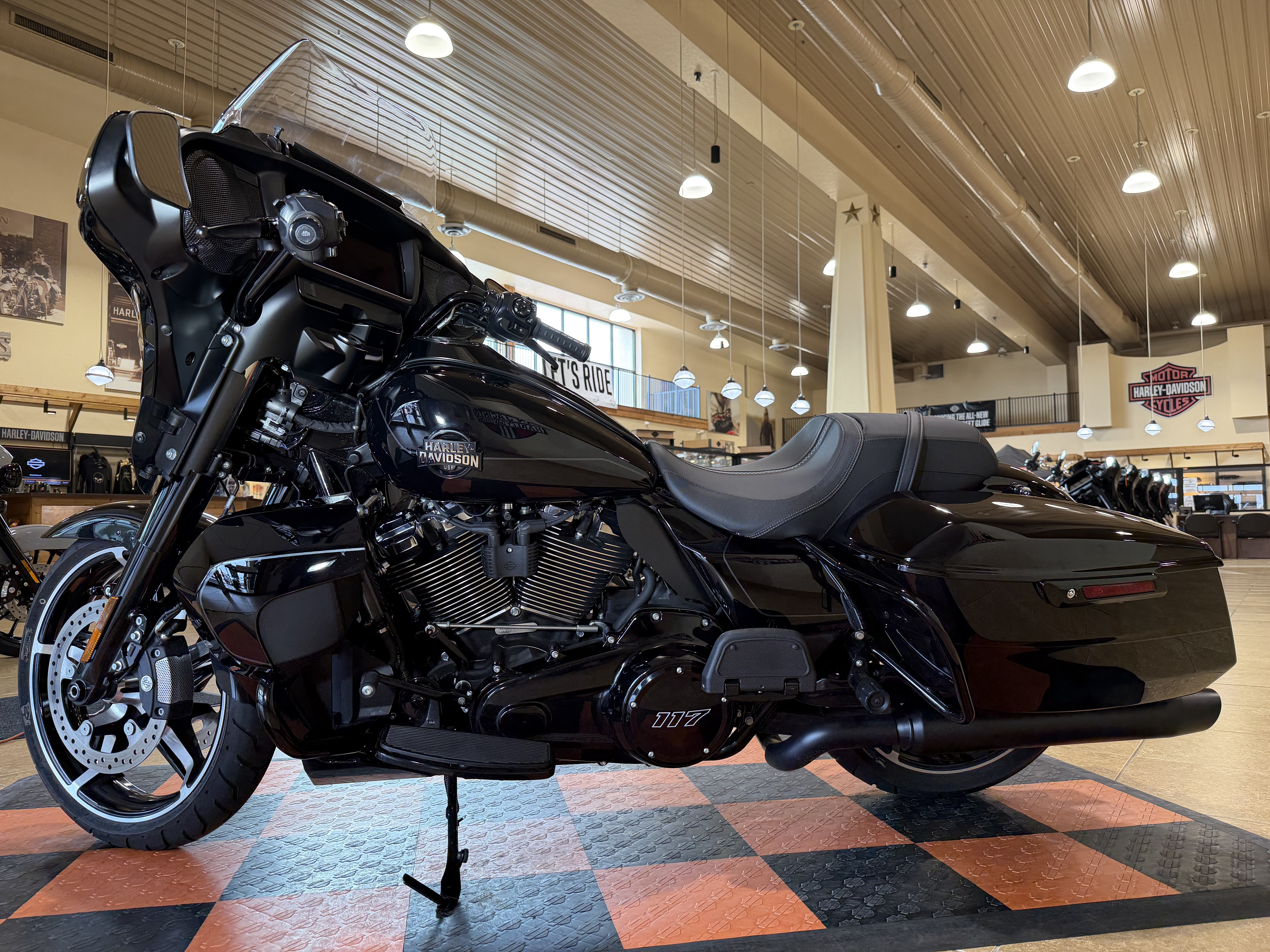 2025 Harley-Davidson Street Glide® Ultra in Pasadena, Texas - Photo 4