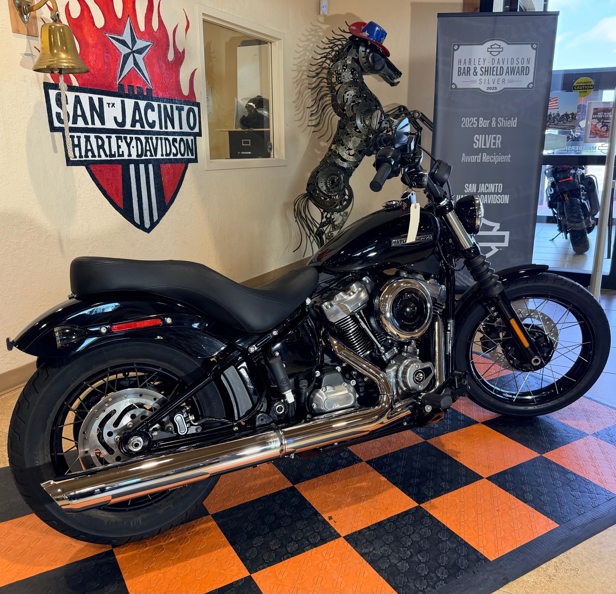 2025 Harley-Davidson Street Bob® 3