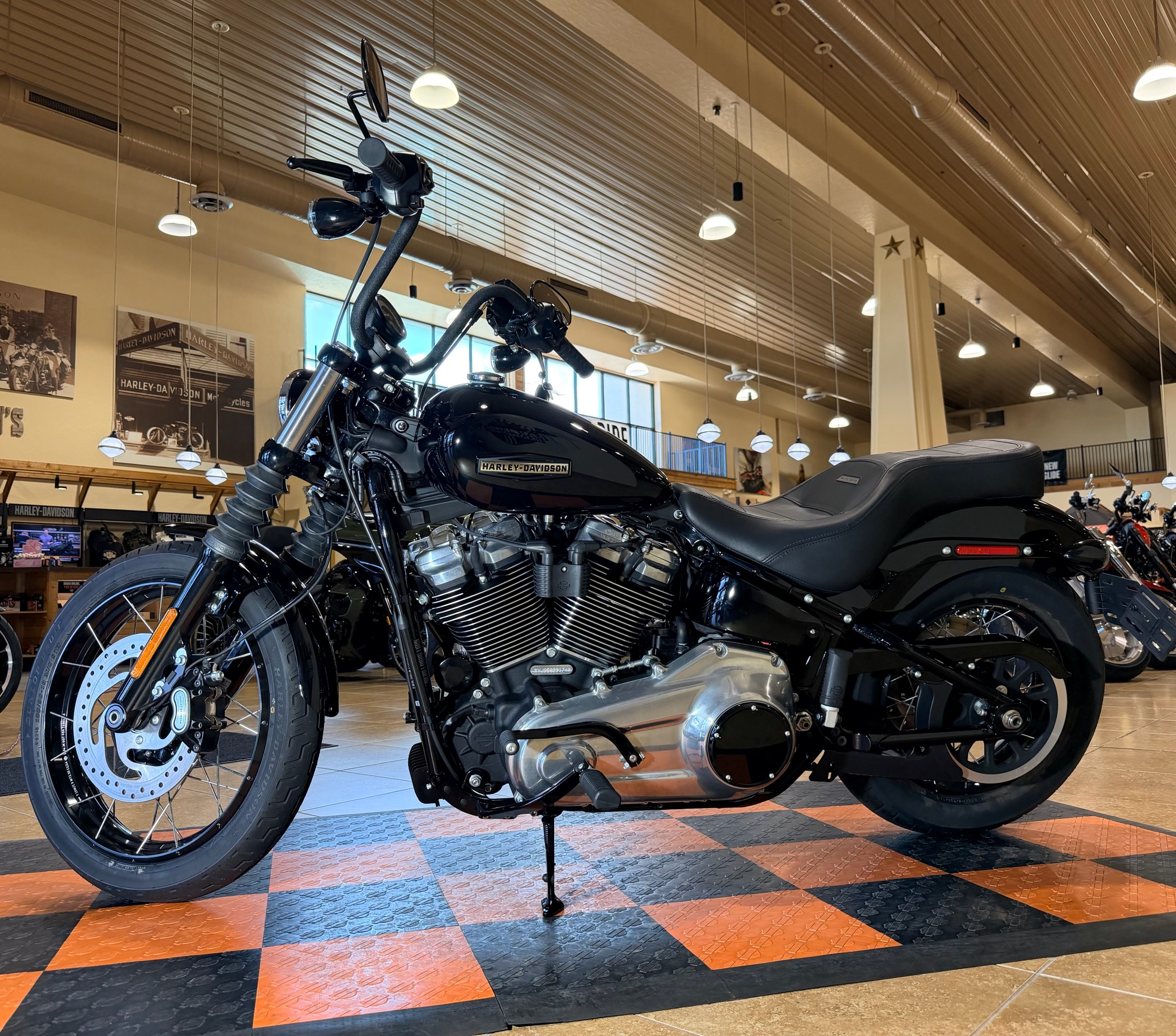 2025 Harley-Davidson Street Bob® 4