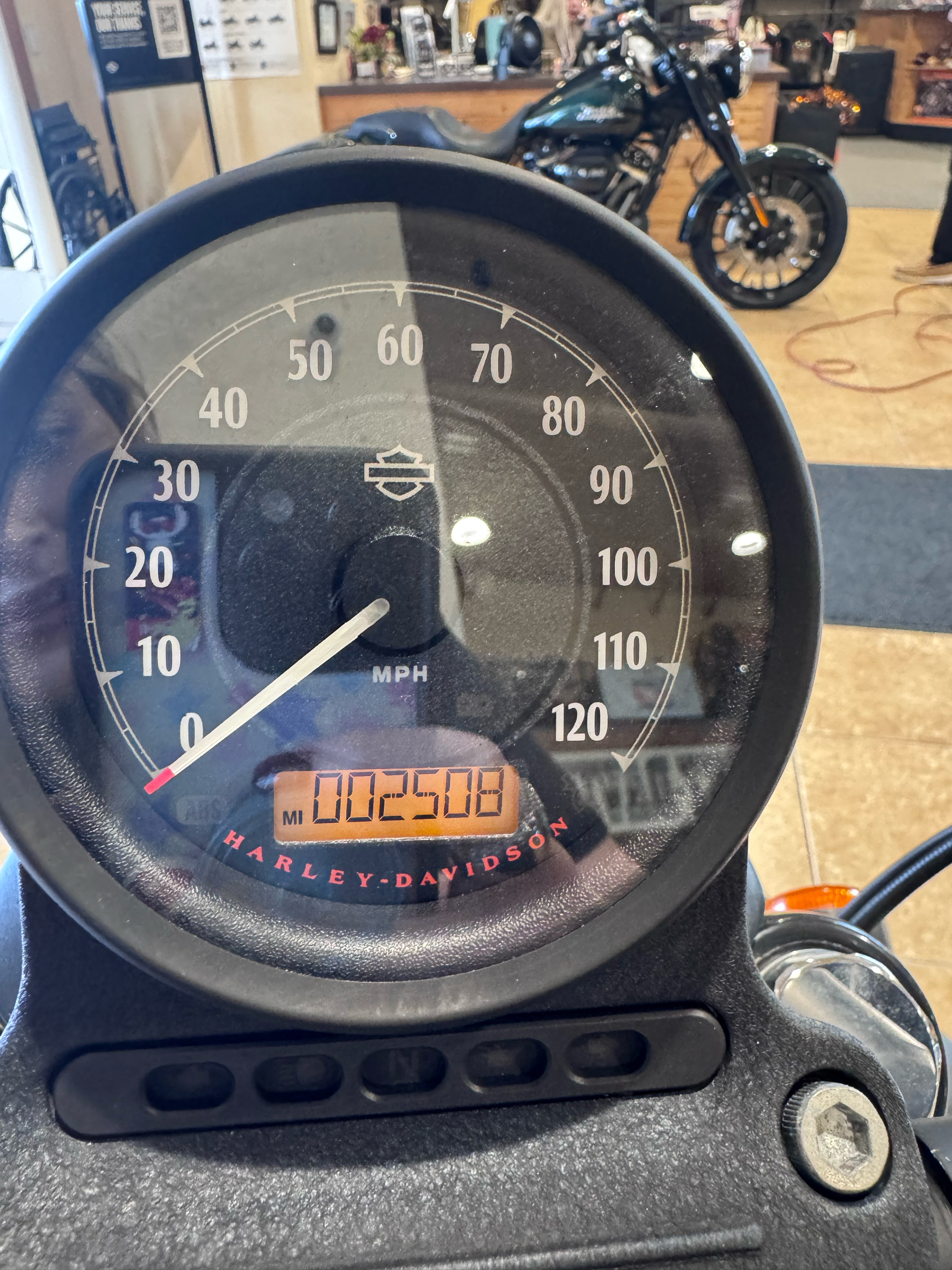 2020 Harley-Davidson Iron 883™ in Pasadena, Texas - Photo 5