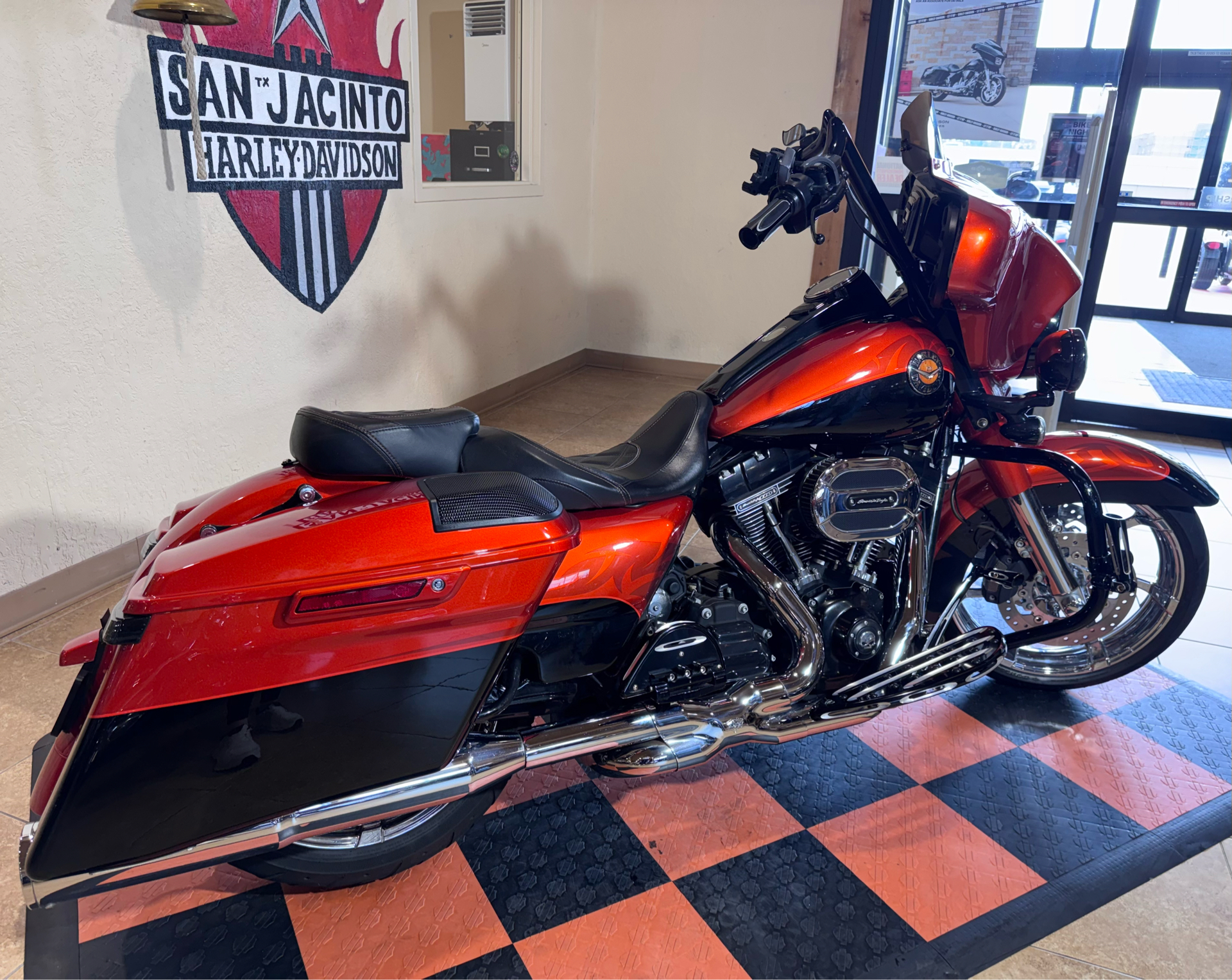 2014 Harley-Davidson CVO™ Road King® in Pasadena, Texas - Photo 3