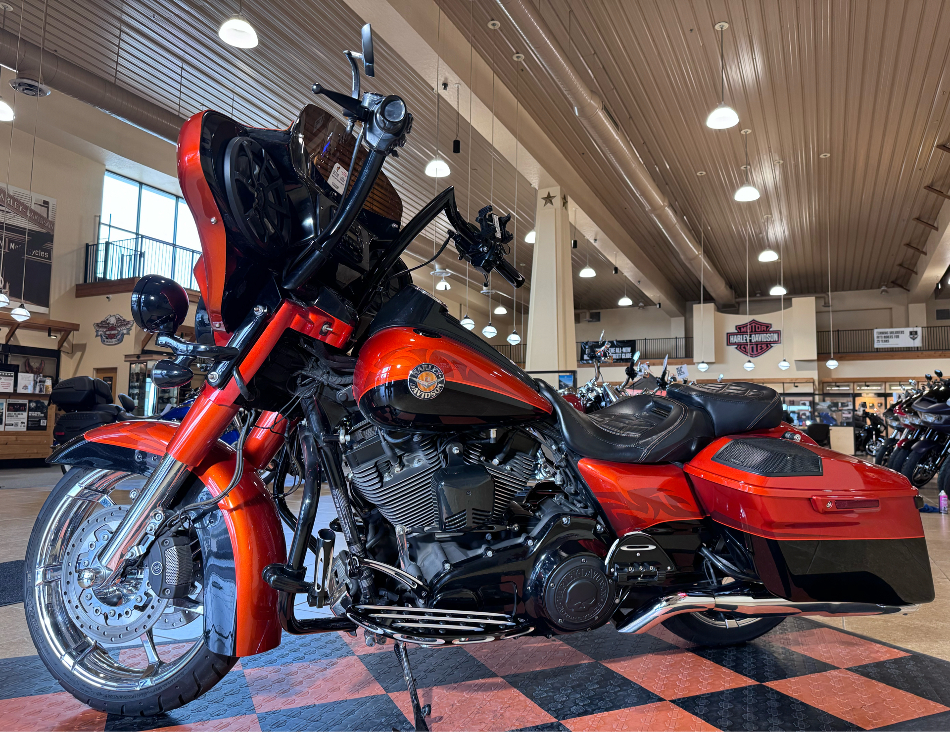 2014 Harley-Davidson CVO™ Road King® in Pasadena, Texas - Photo 4