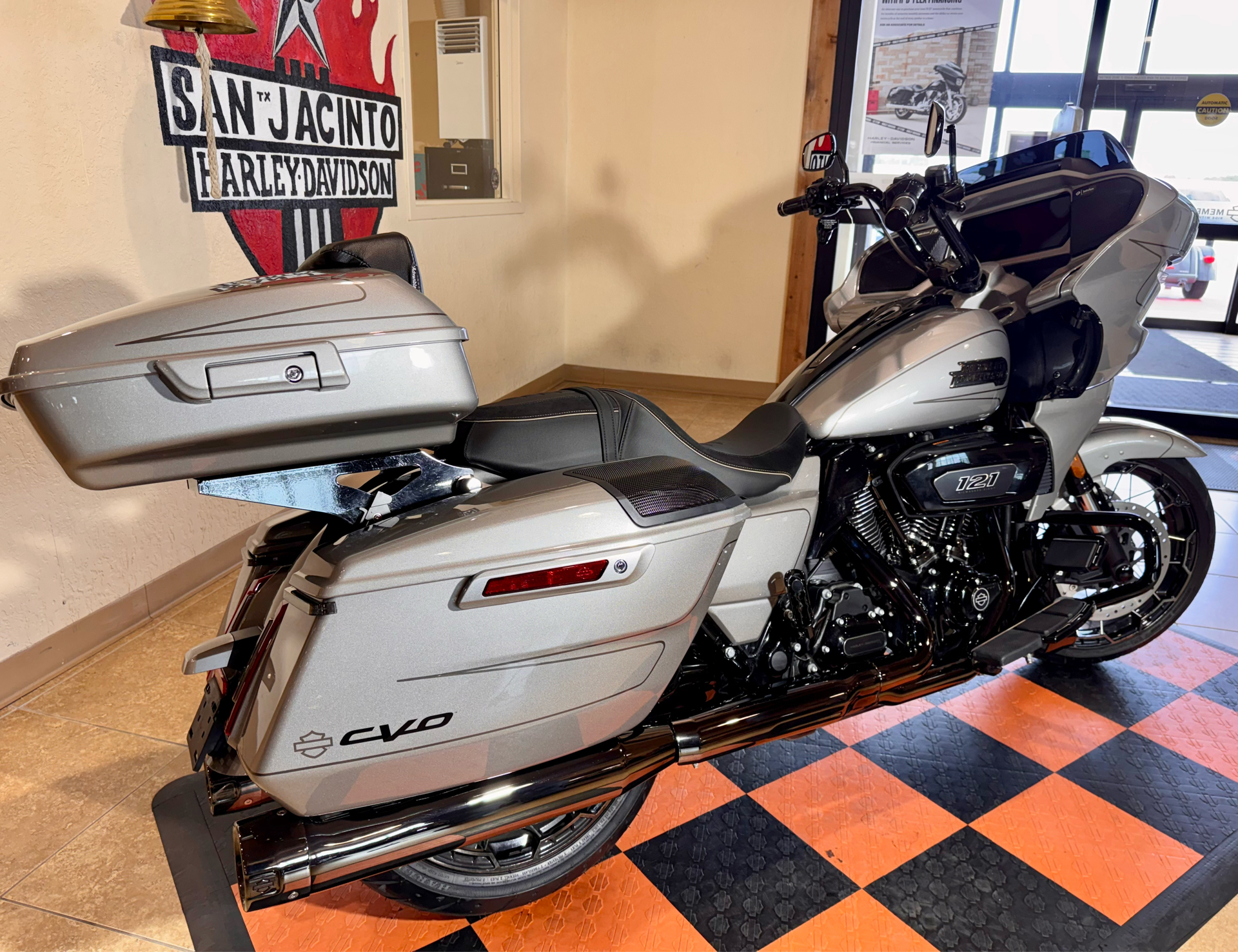 2023 Harley-Davidson CVO™ Road Glide® in Pasadena, Texas - Photo 2