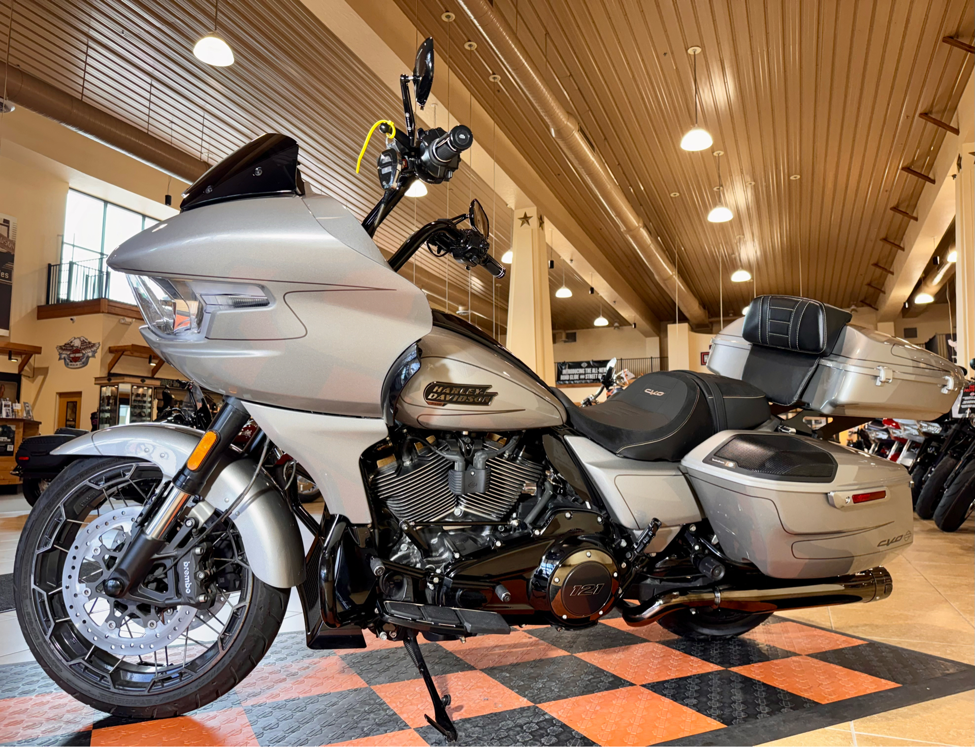 2023 Harley-Davidson CVO™ Road Glide® in Pasadena, Texas - Photo 4