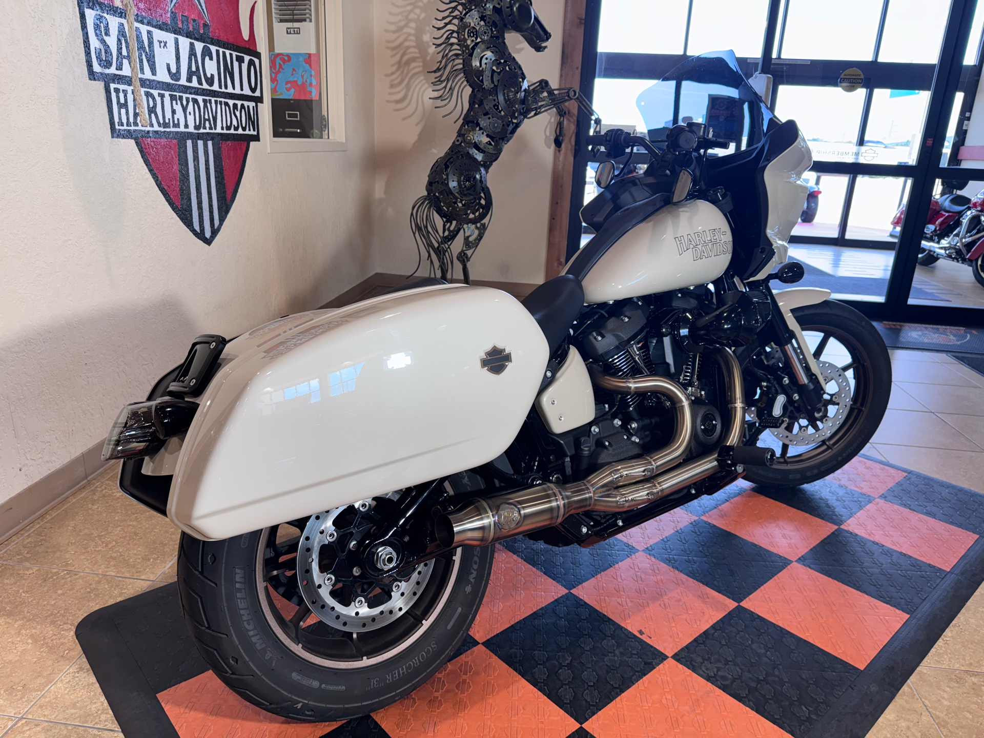 2023 Harley-Davidson Low Rider® ST in Pasadena, Texas - Photo 2