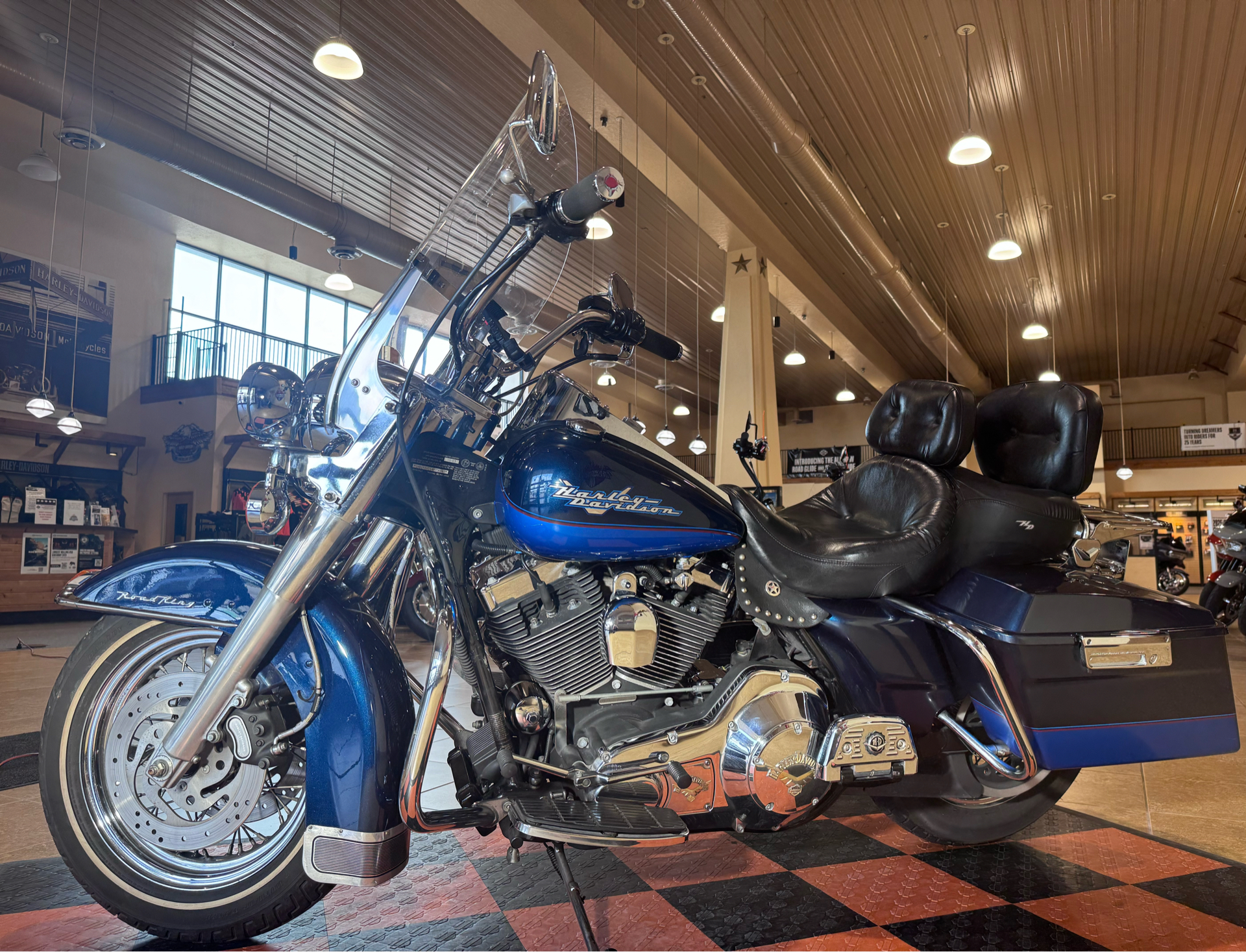 2004 Harley-Davidson FLHR/FLHRI Road King® in Pasadena, Texas - Photo 4
