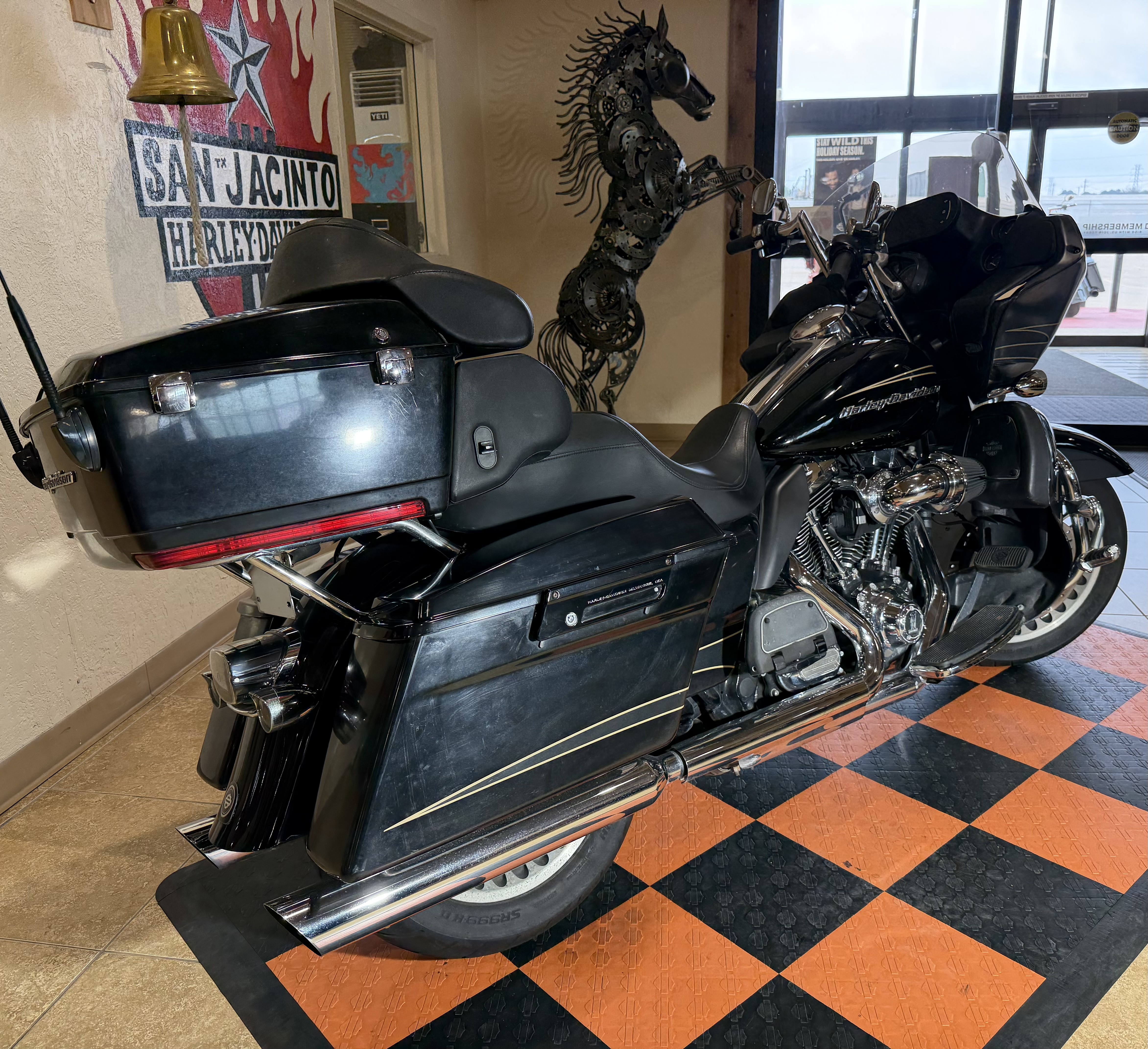 2011 Harley-Davidson Road Glide® Ultra in Pasadena, Texas - Photo 2