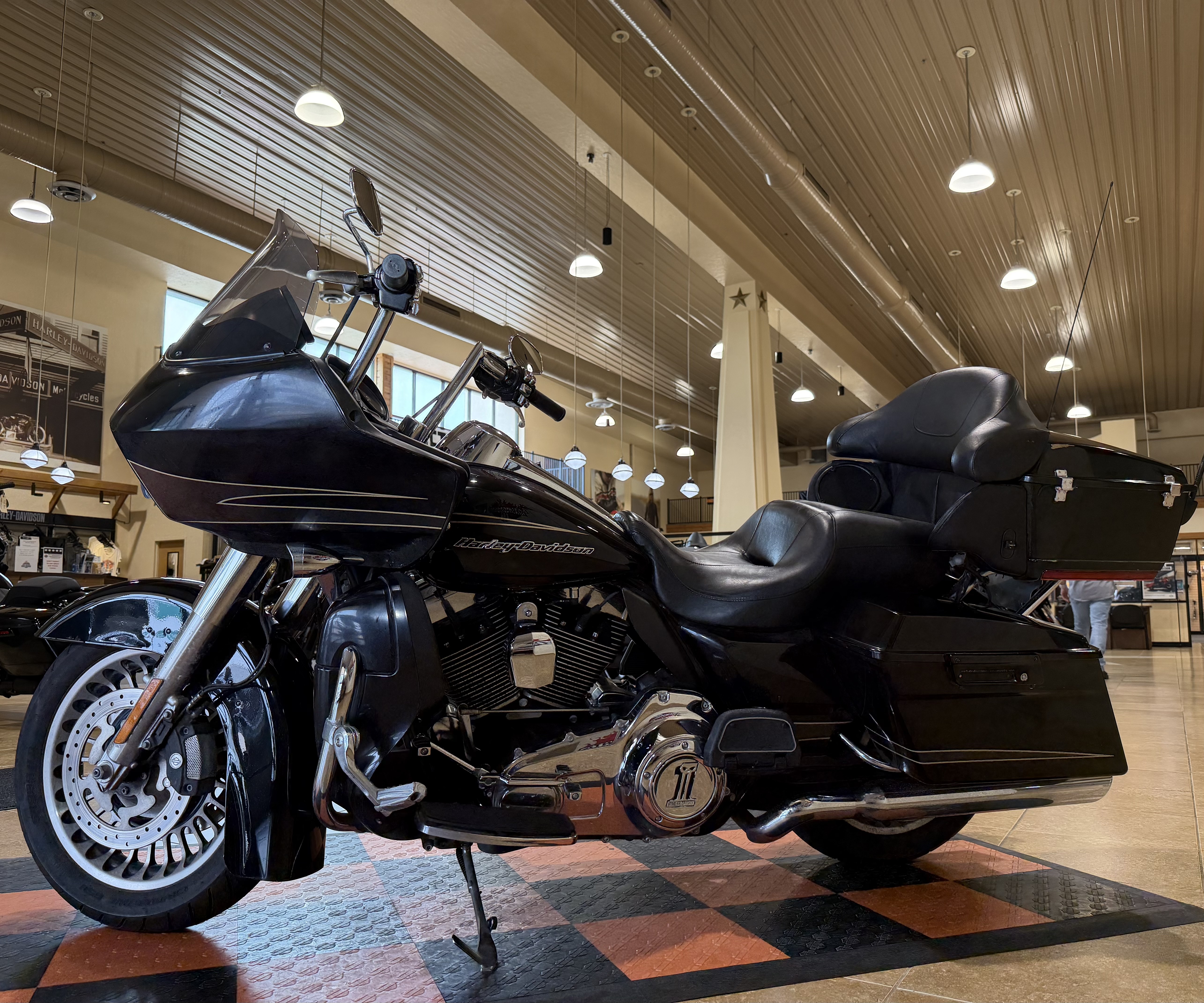 2011 Harley-Davidson Road Glide® Ultra in Pasadena, Texas - Photo 4
