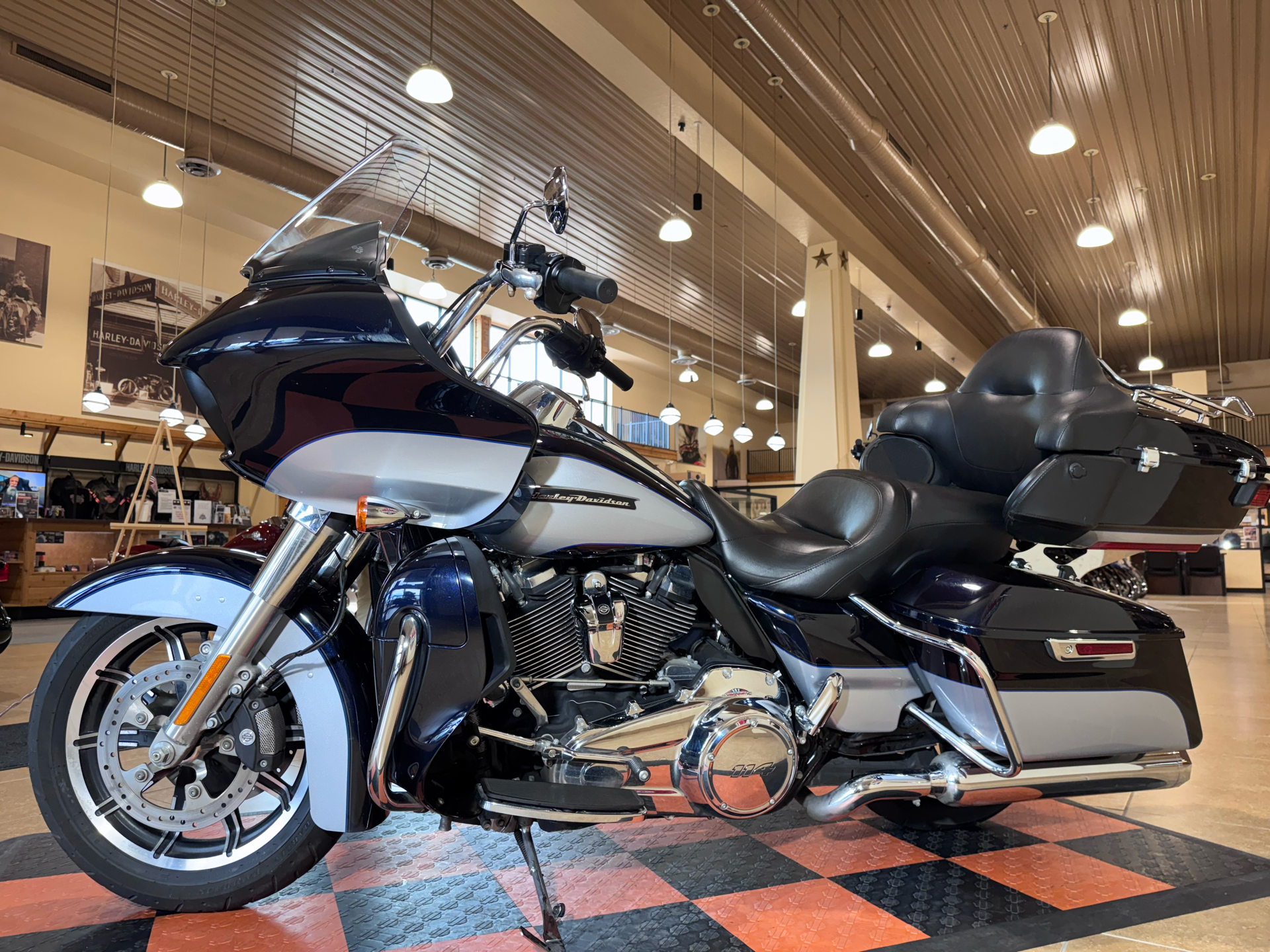 2019 Harley-Davidson Road Glide® Ultra in Pasadena, Texas - Photo 4