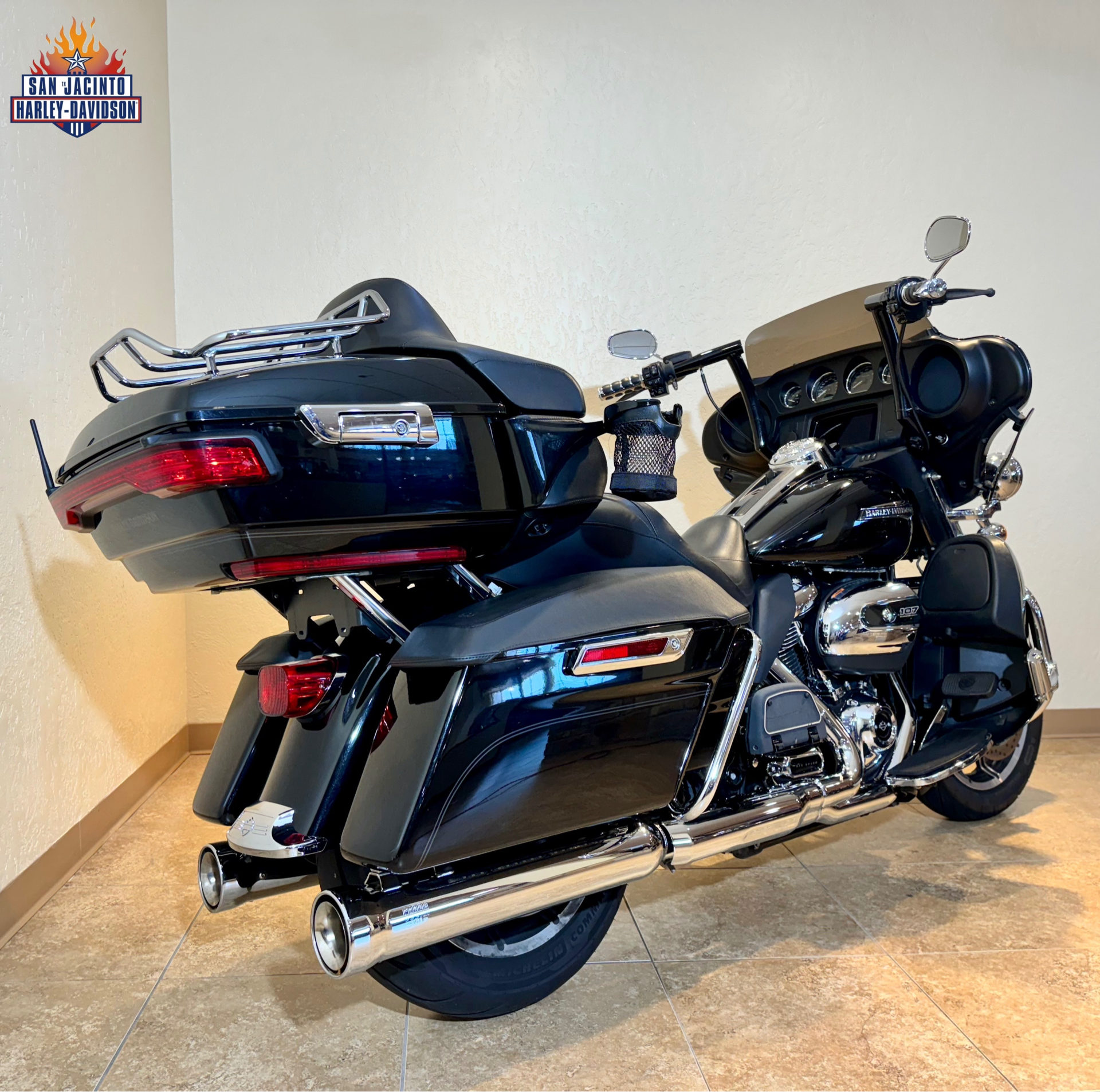 2019 Harley-Davidson Electra Glide® Ultra Classic® in Pasadena, Texas - Photo 2