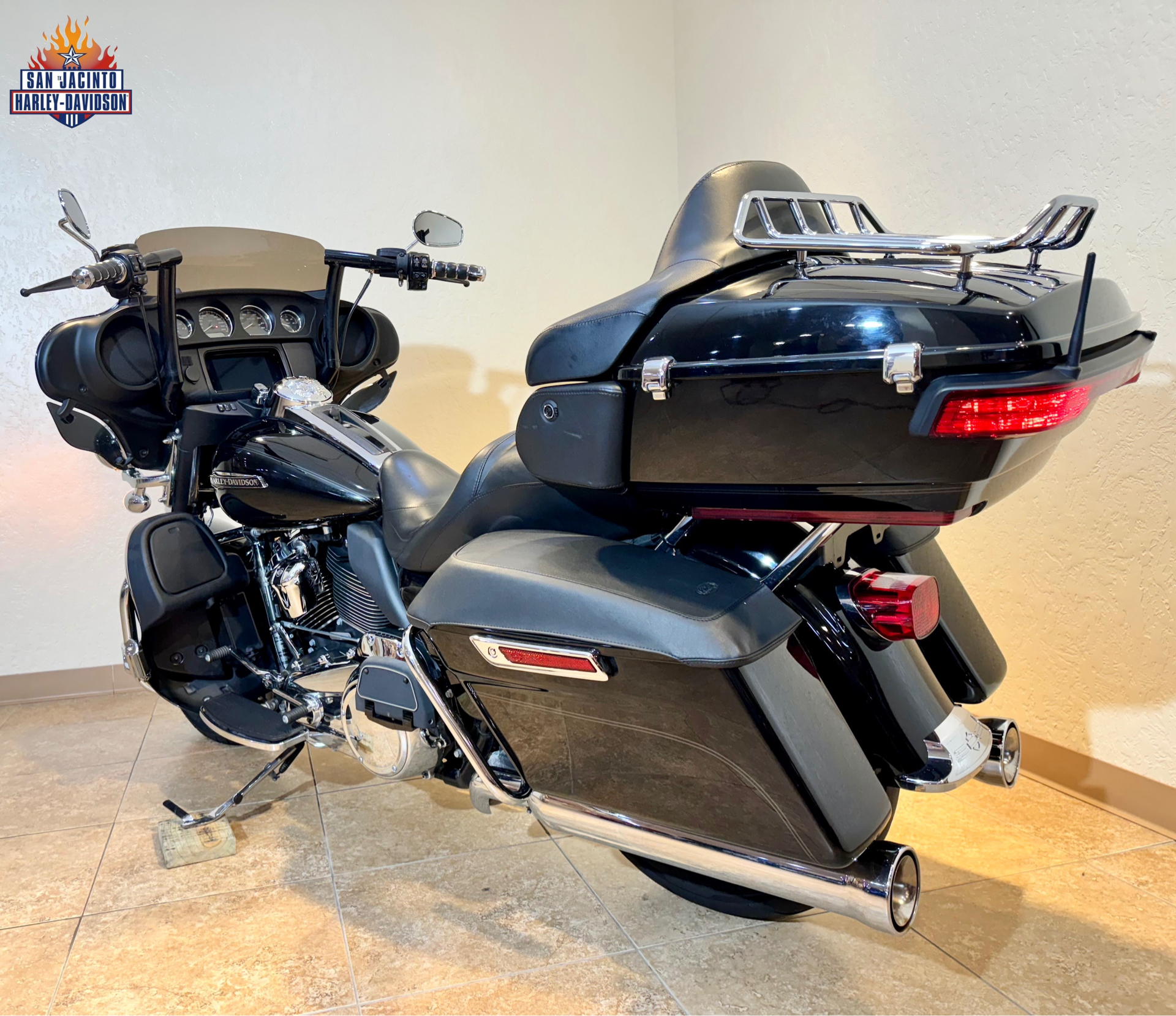 2019 Harley-Davidson Electra Glide® Ultra Classic® in Pasadena, Texas - Photo 6