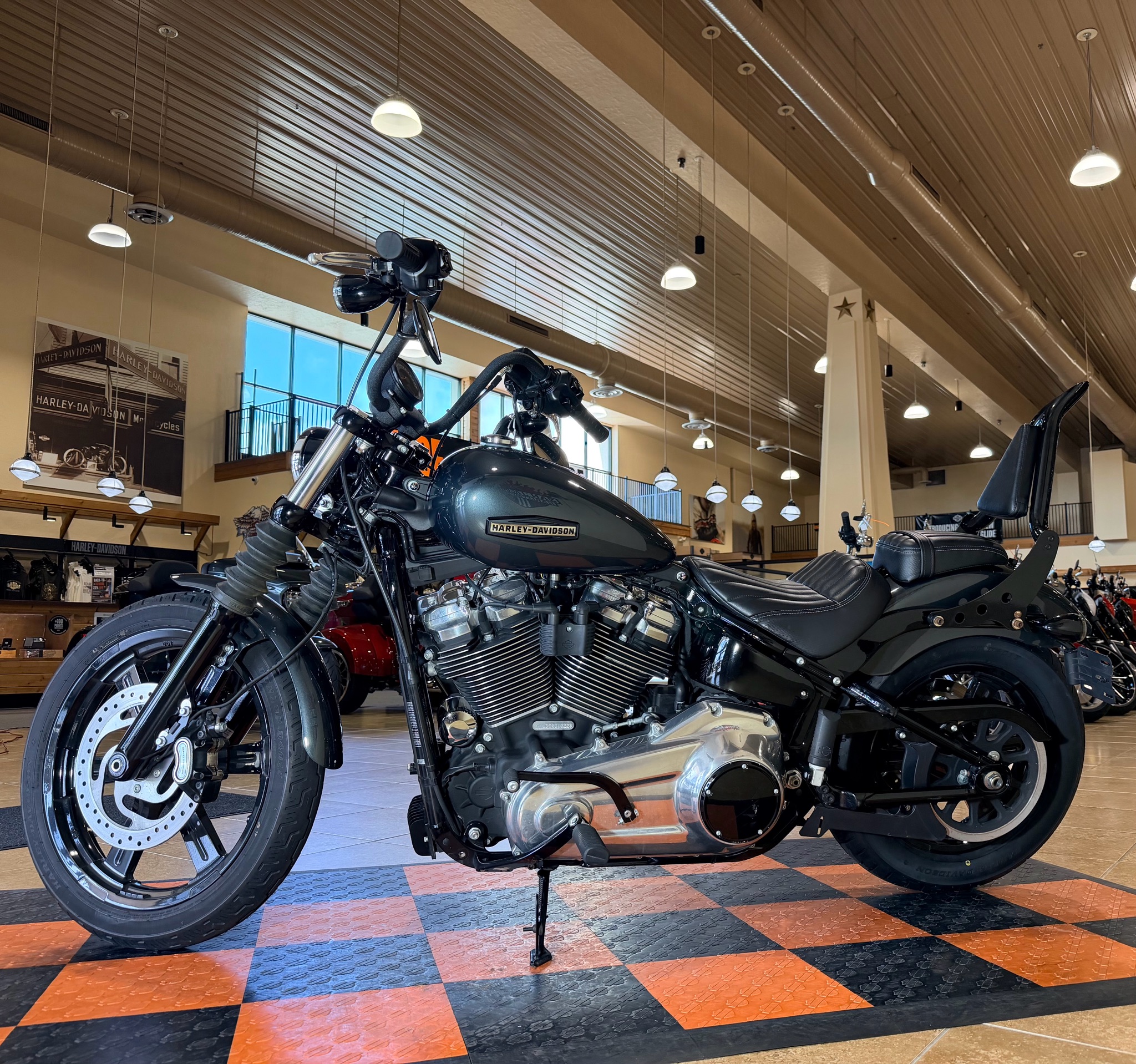 2025 Harley-Davidson Street Bob® 4