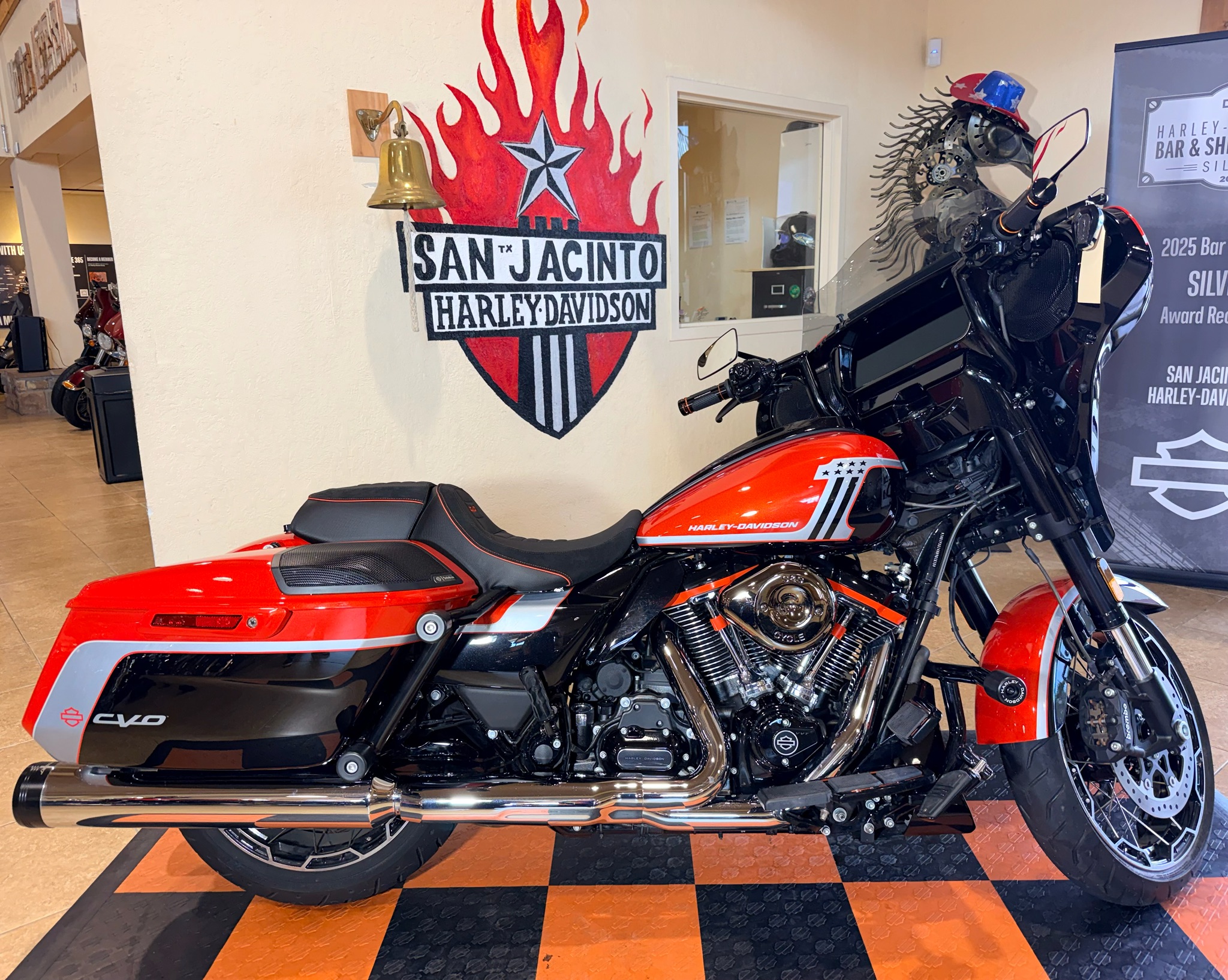 2024 Harley-Davidson CVO Street Glide® 1