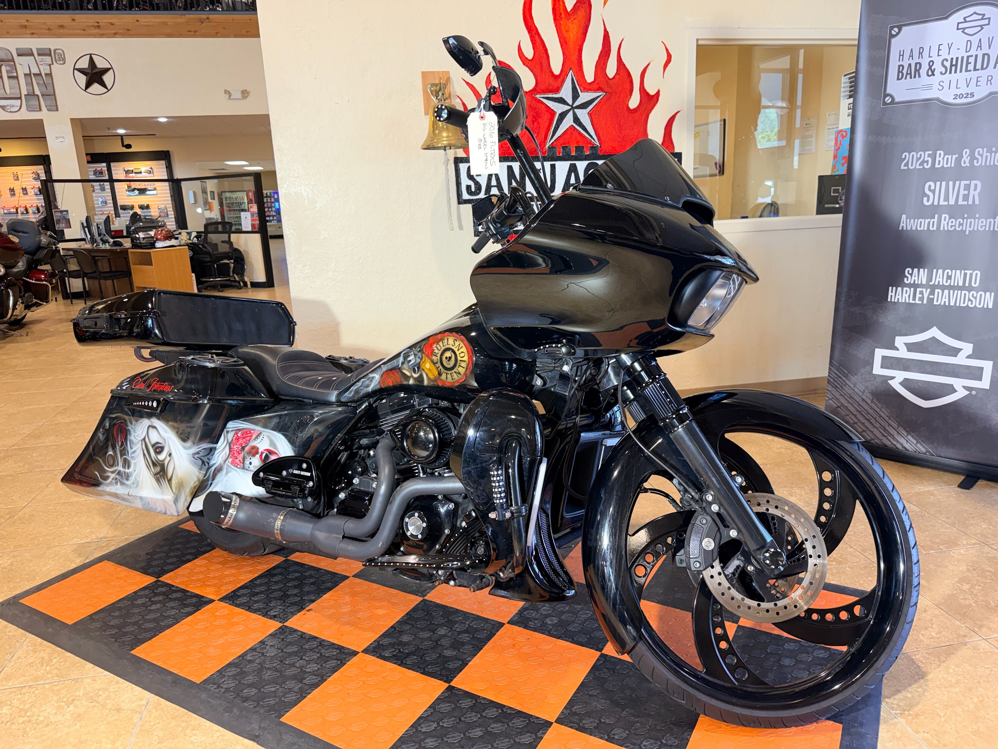 2016 Harley-Davidson Road Glide® Special in Pasadena, Texas - Photo 2