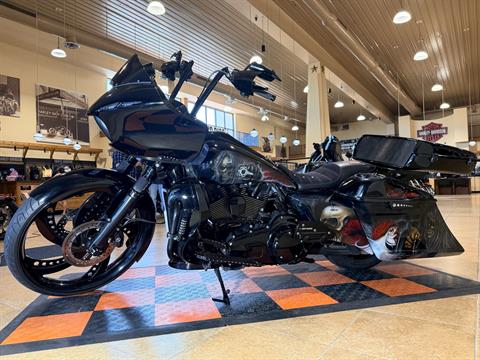 2016 Harley-Davidson Road Glide® Special in Pasadena, Texas - Photo 4