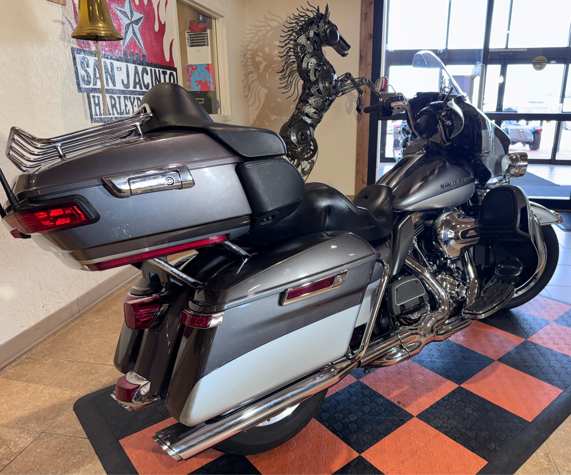 2014 Harley-Davidson Ultra Limited in Pasadena, Texas - Photo 2