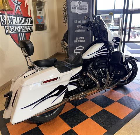 2016 Harley-Davidson CVO™ Street Glide® in Pasadena, Texas - Photo 3