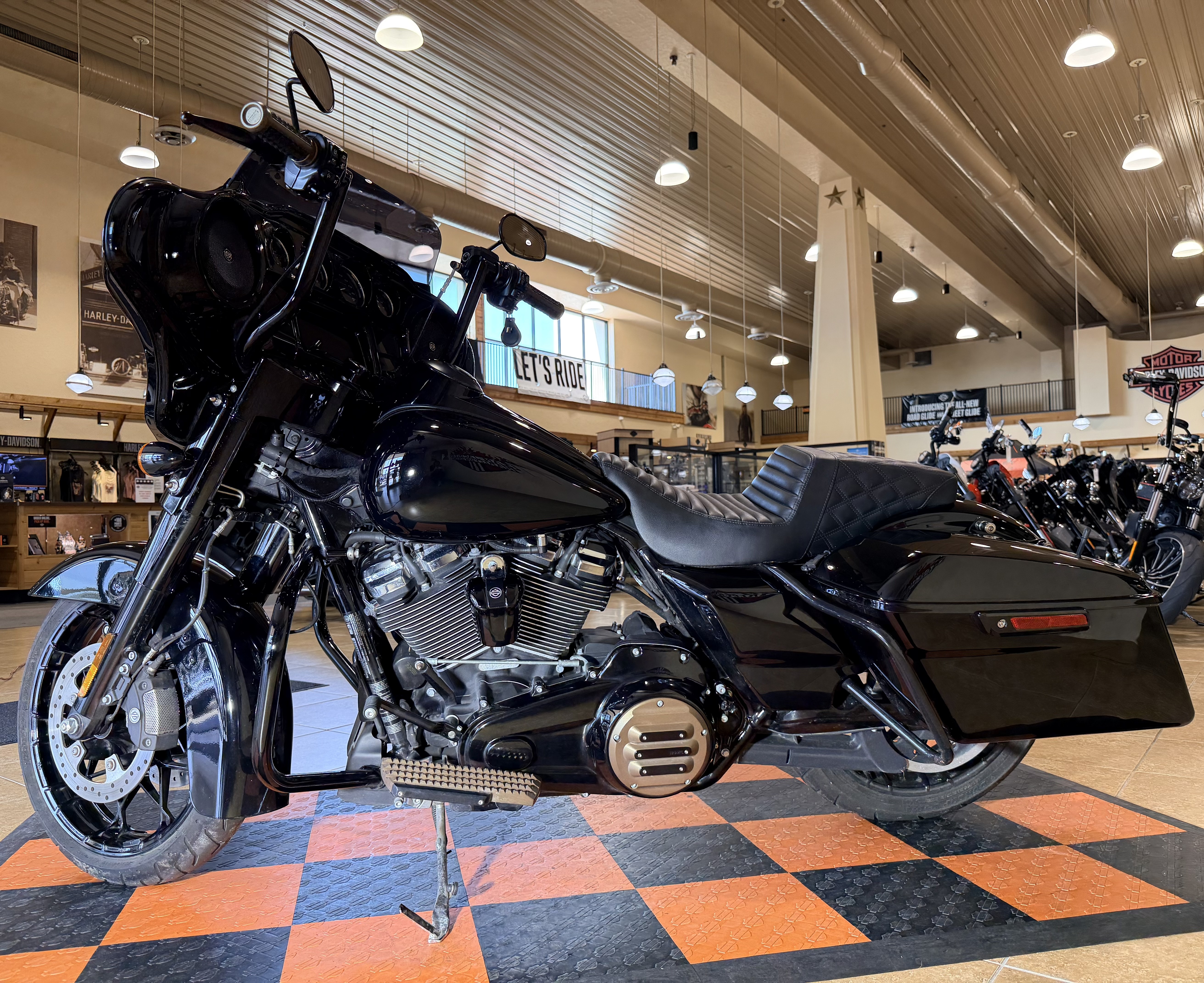 2020 Harley-Davidson Street Glide® Special in Pasadena, Texas - Photo 4
