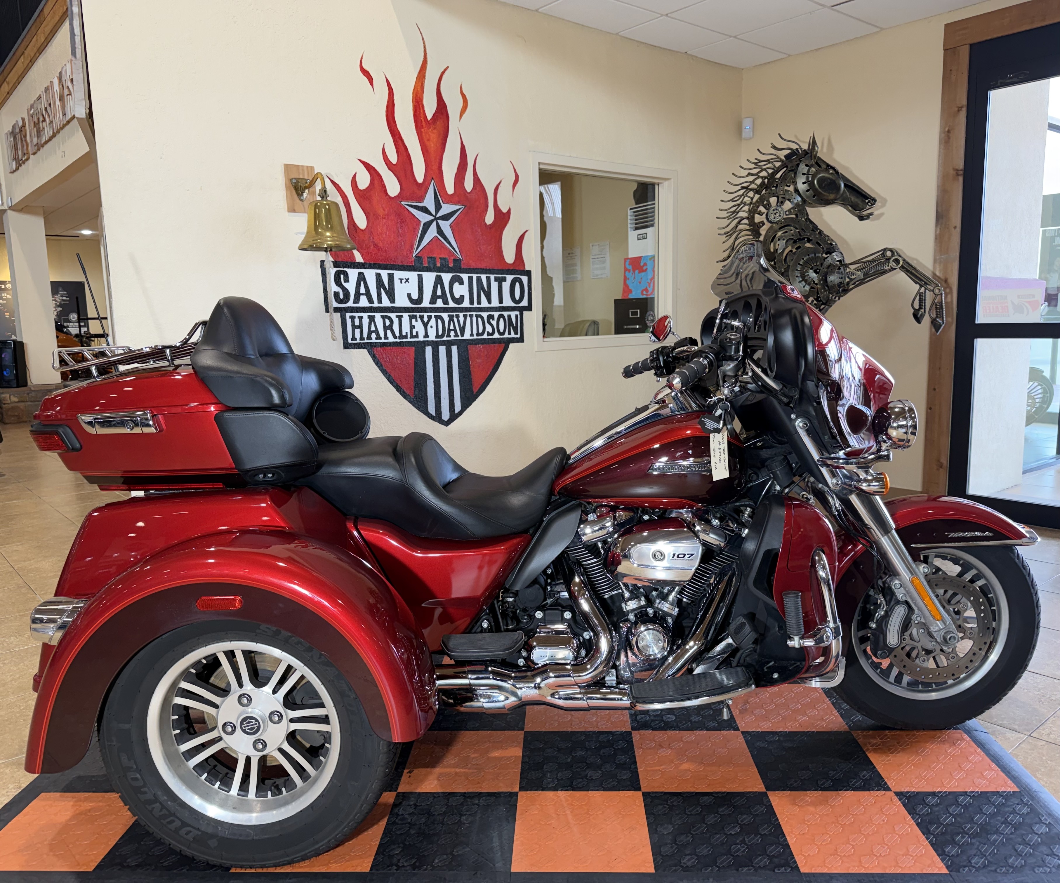 2018 Harley-Davidson Tri Glide® Ultra in Pasadena, Texas - Photo 1