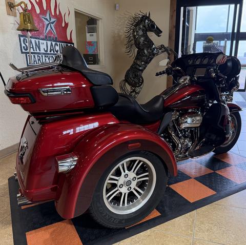 2018 Harley-Davidson Tri Glide® Ultra in Pasadena, Texas - Photo 2