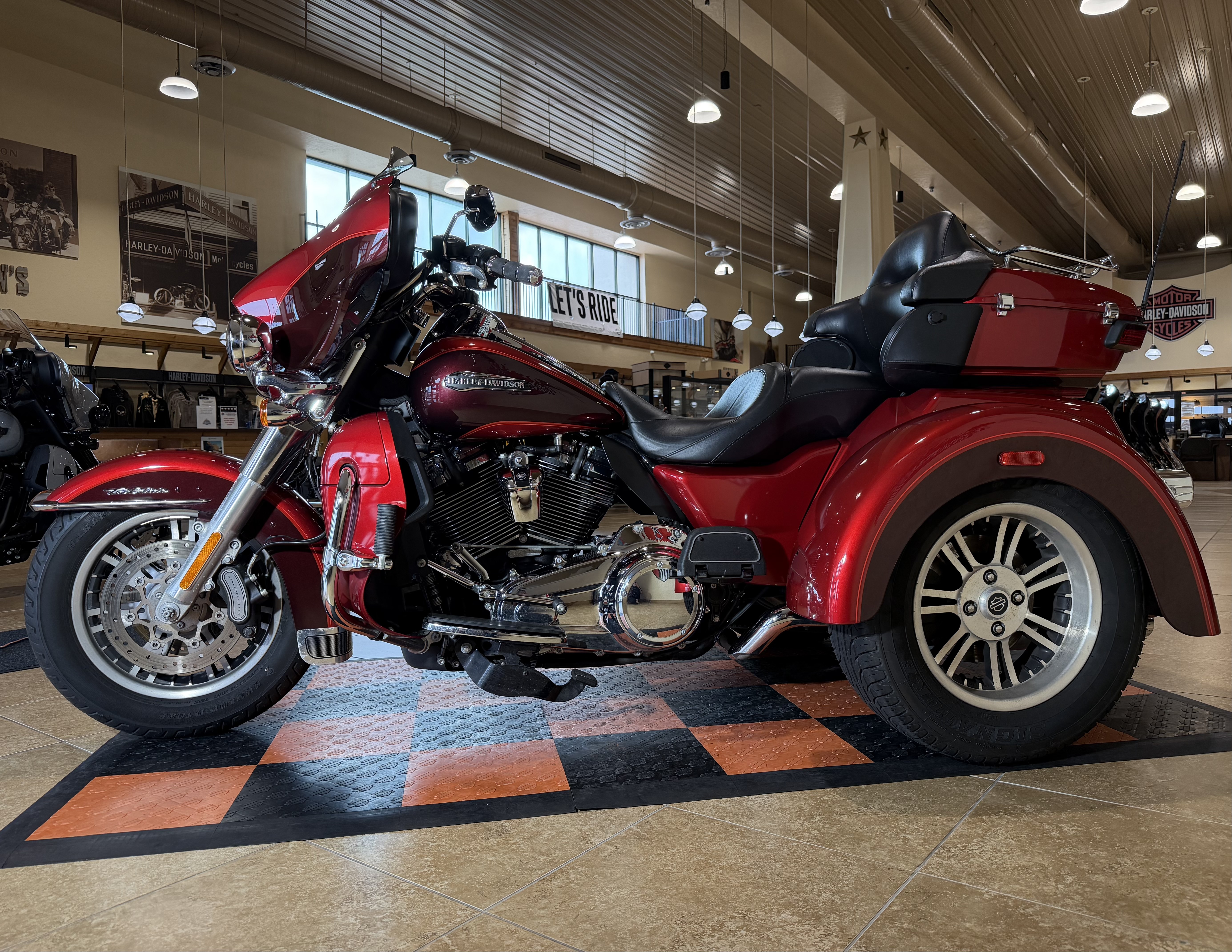 2018 Harley-Davidson Tri Glide® Ultra in Pasadena, Texas - Photo 4