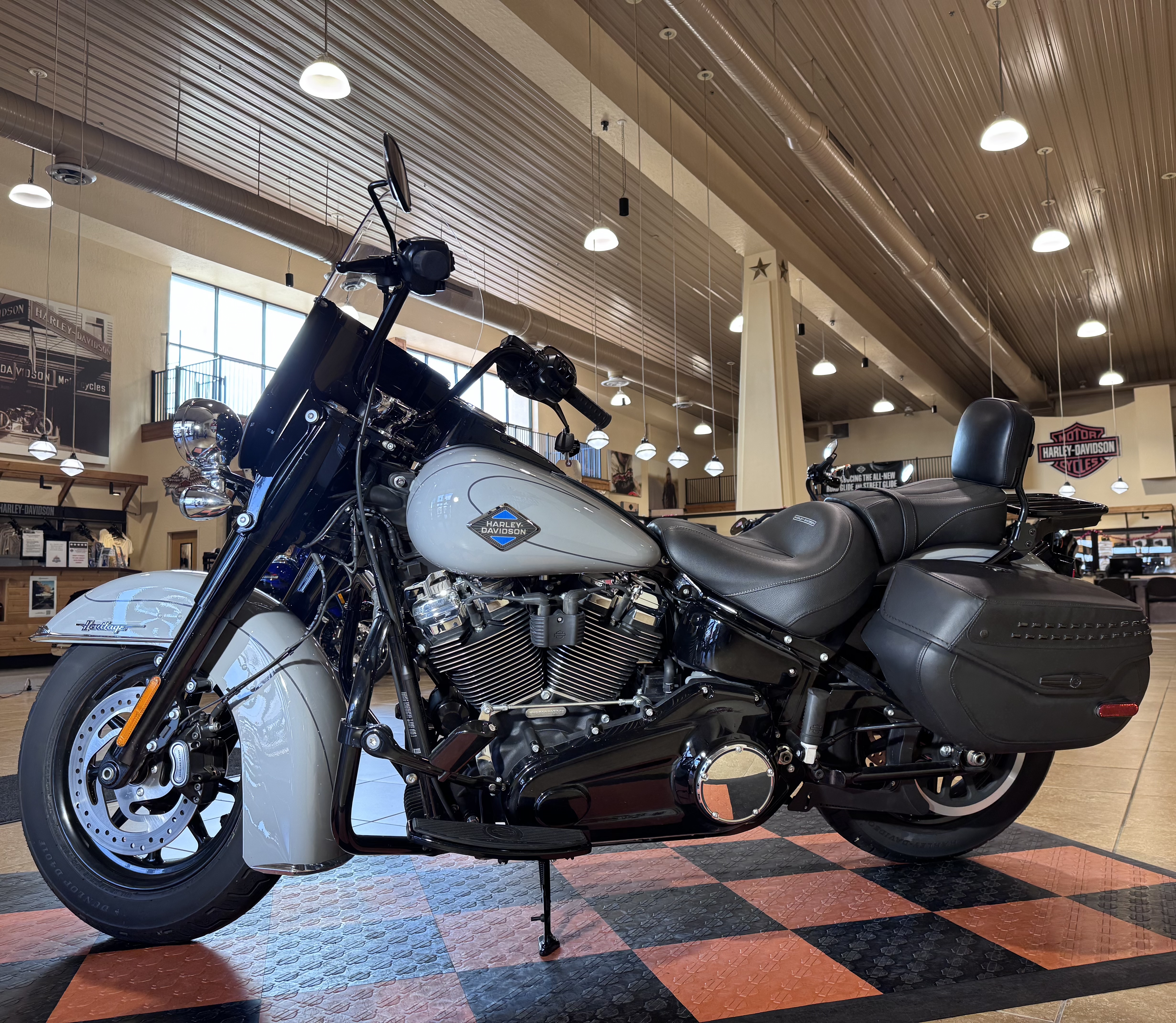 2025 Harley-Davidson Heritage Classic in Pasadena, Texas - Photo 4