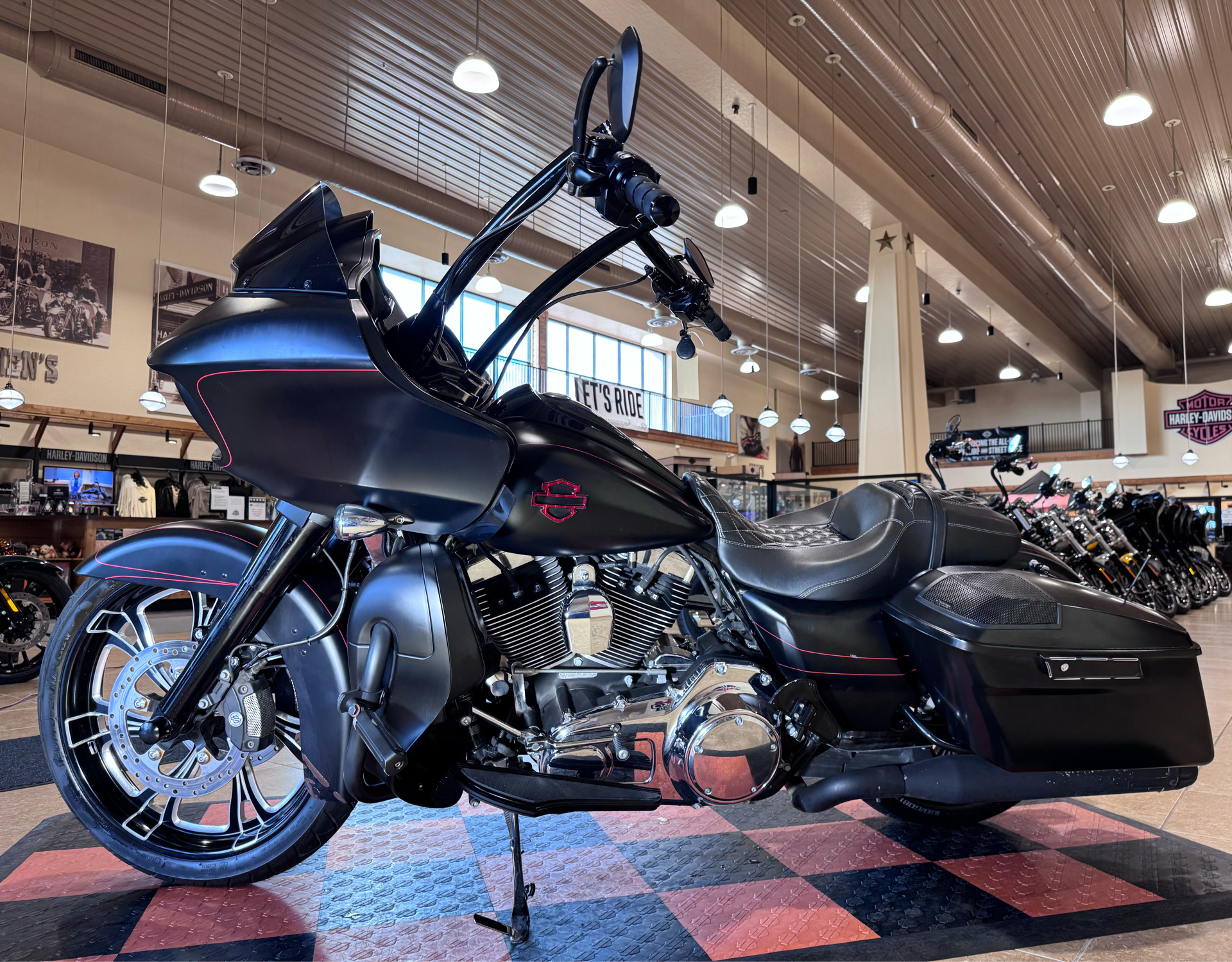 2015 Harley-Davidson Road Glide® Special in Pasadena, Texas - Photo 4