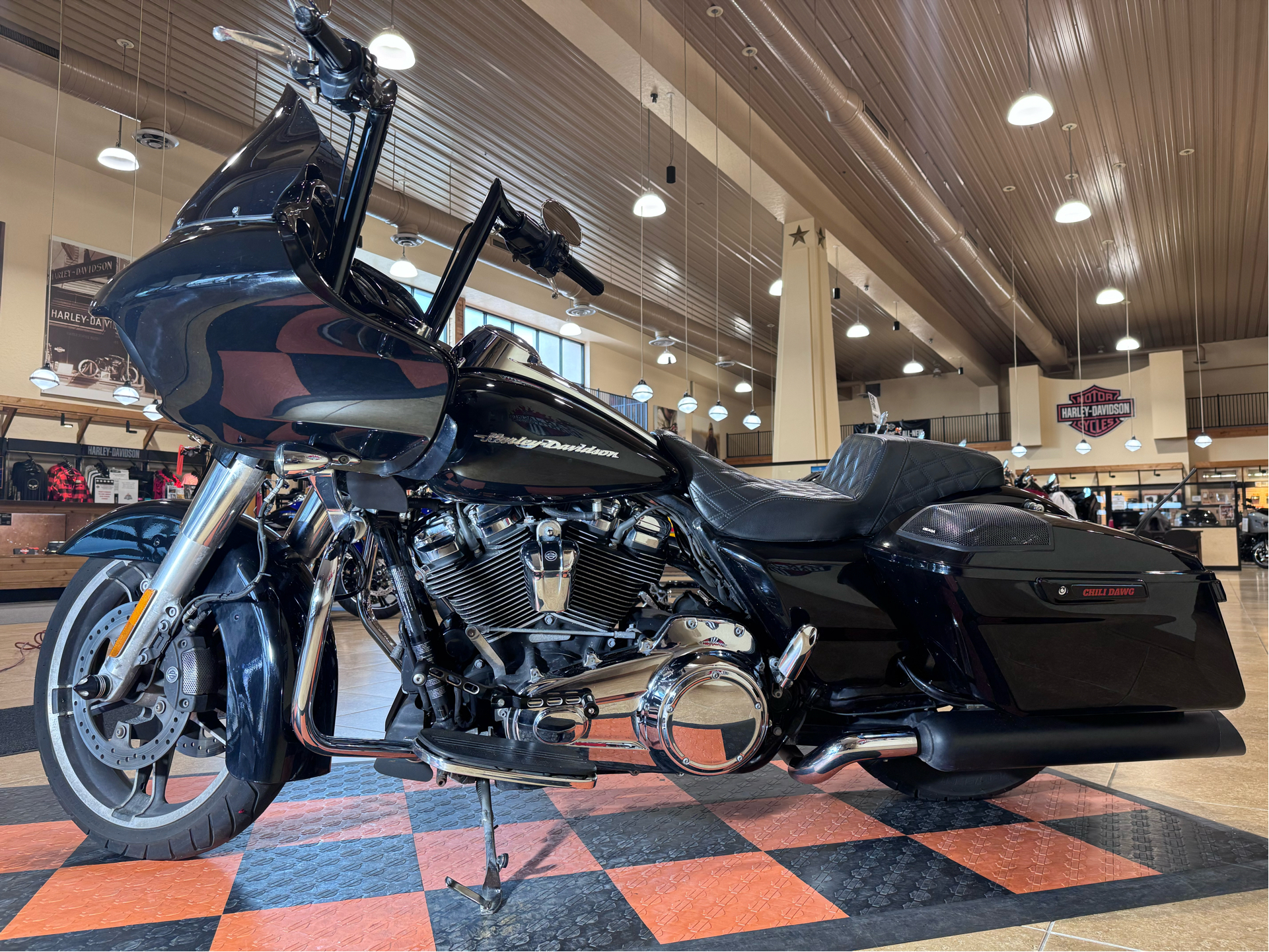 2017 Harley-Davidson Road Glide® Special in Pasadena, Texas - Photo 4
