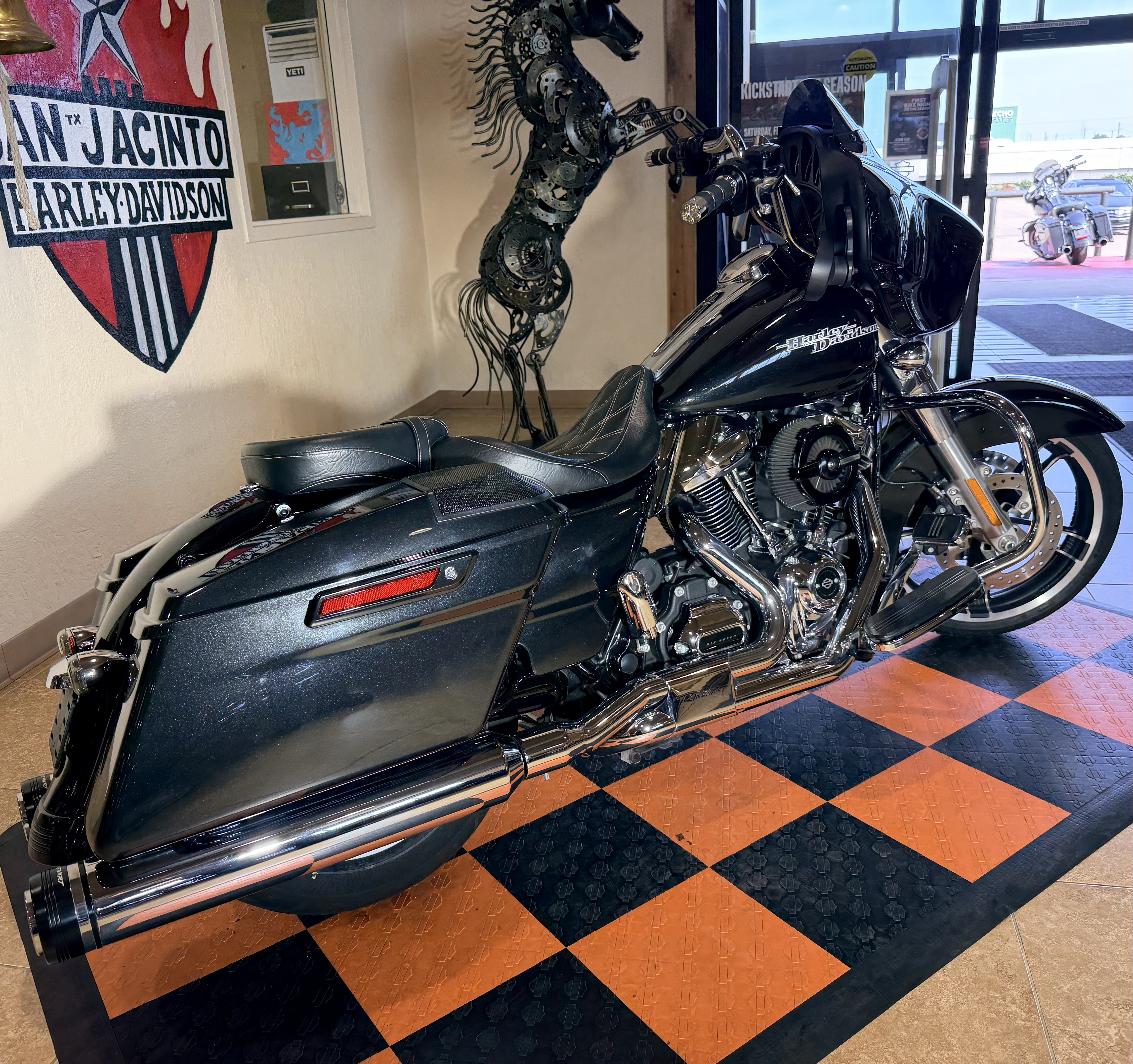 2018 Harley-Davidson Street Glide® in Pasadena, Texas - Photo 2