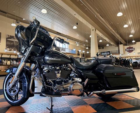 2018 Harley-Davidson Street Glide® in Pasadena, Texas - Photo 4