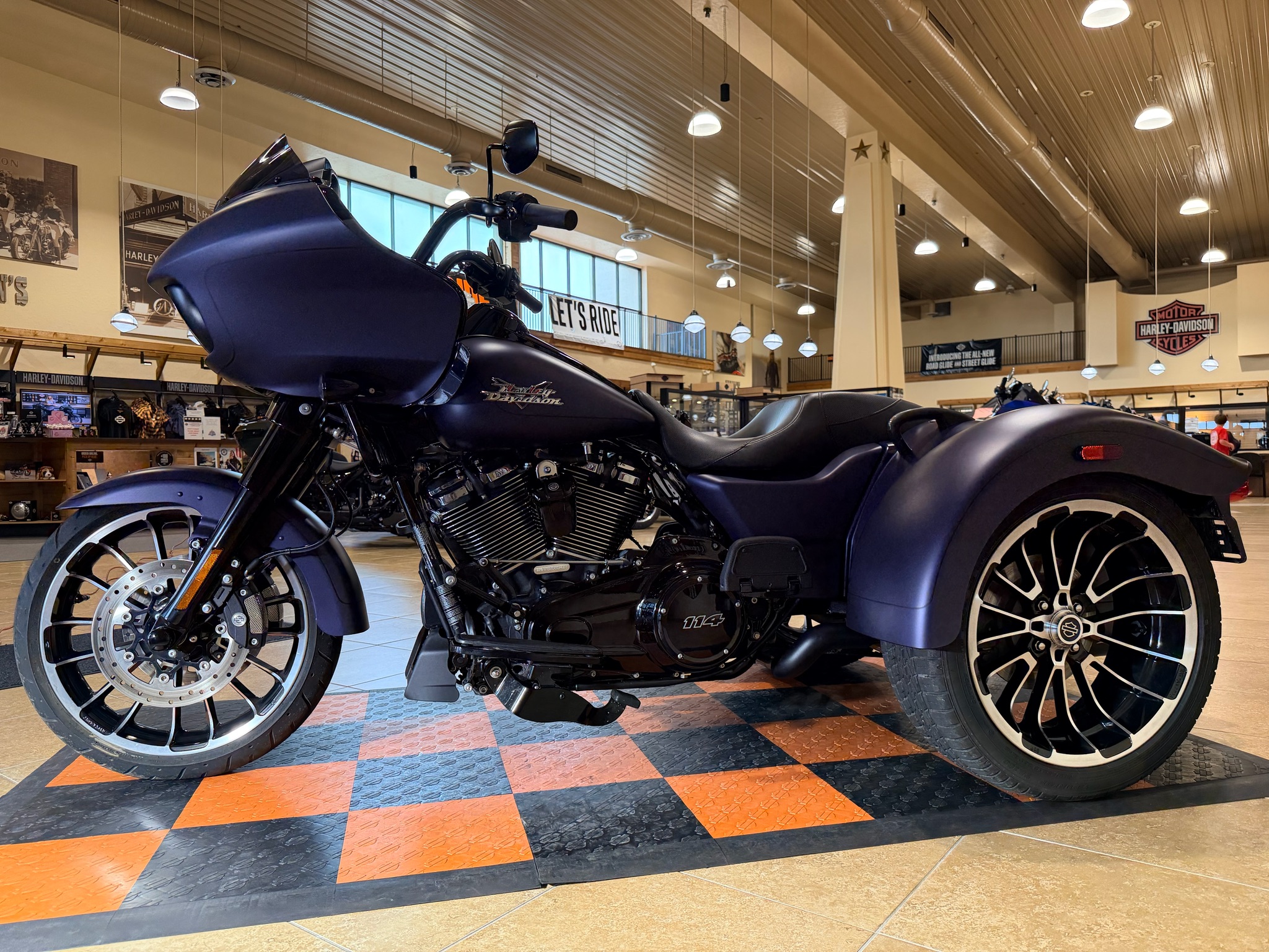 2025 Harley-Davidson Road Glide® 3 4
