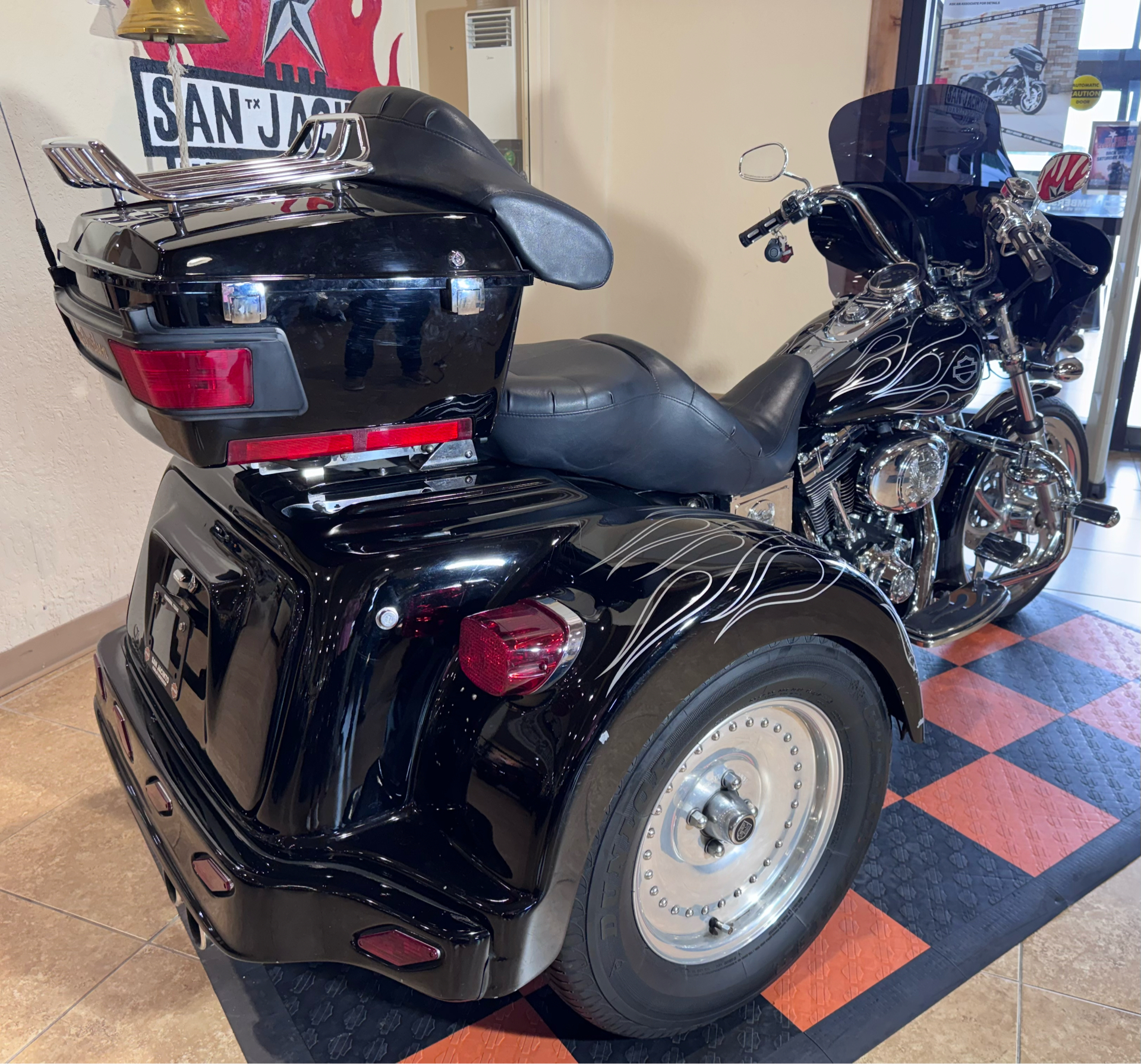 2004 Harley-Davidson FXDWG/FXDWGI Dyna Wide Glide® in Pasadena, Texas - Photo 2