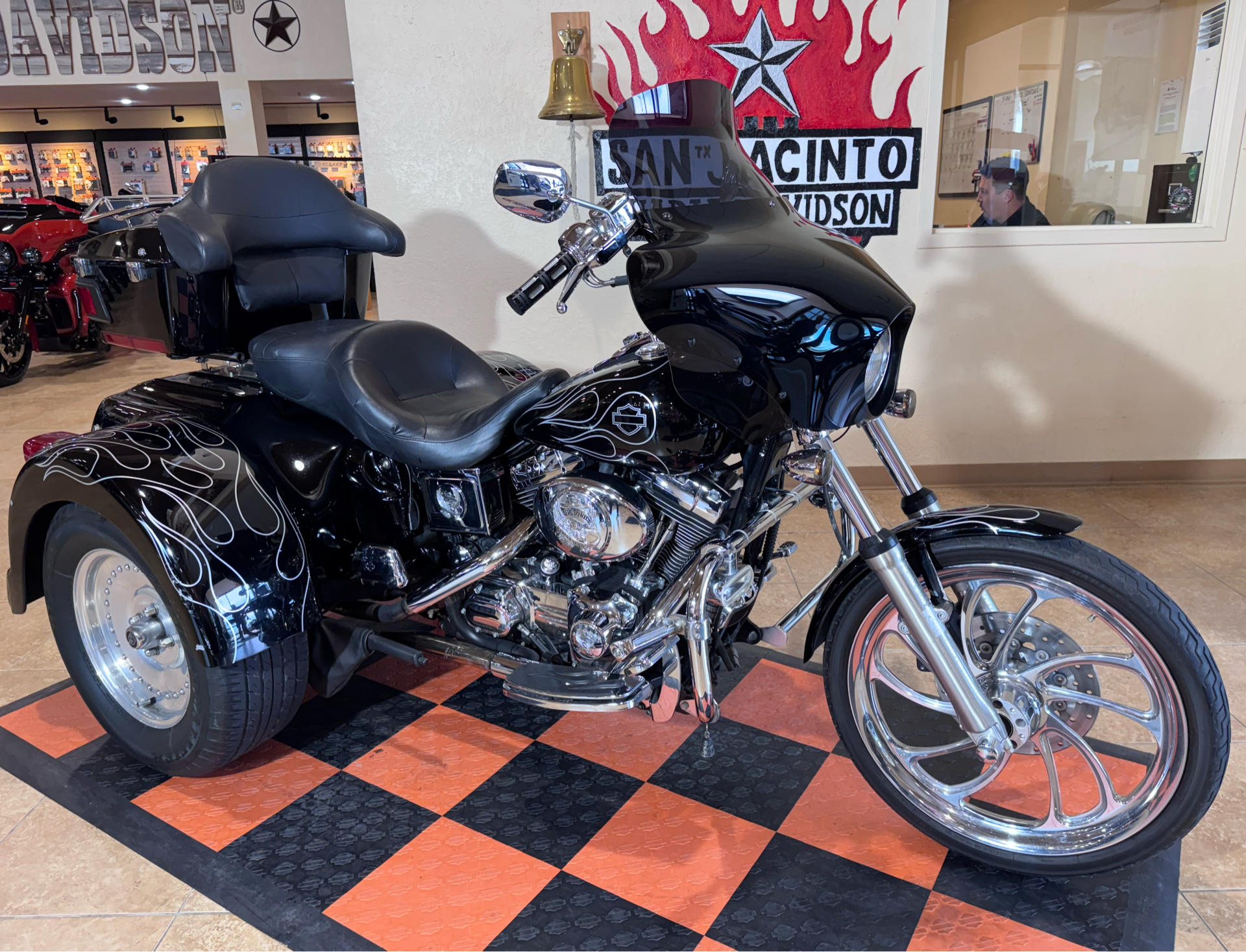 2004 Harley-Davidson FXDWG/FXDWGI Dyna Wide Glide® in Pasadena, Texas - Photo 3