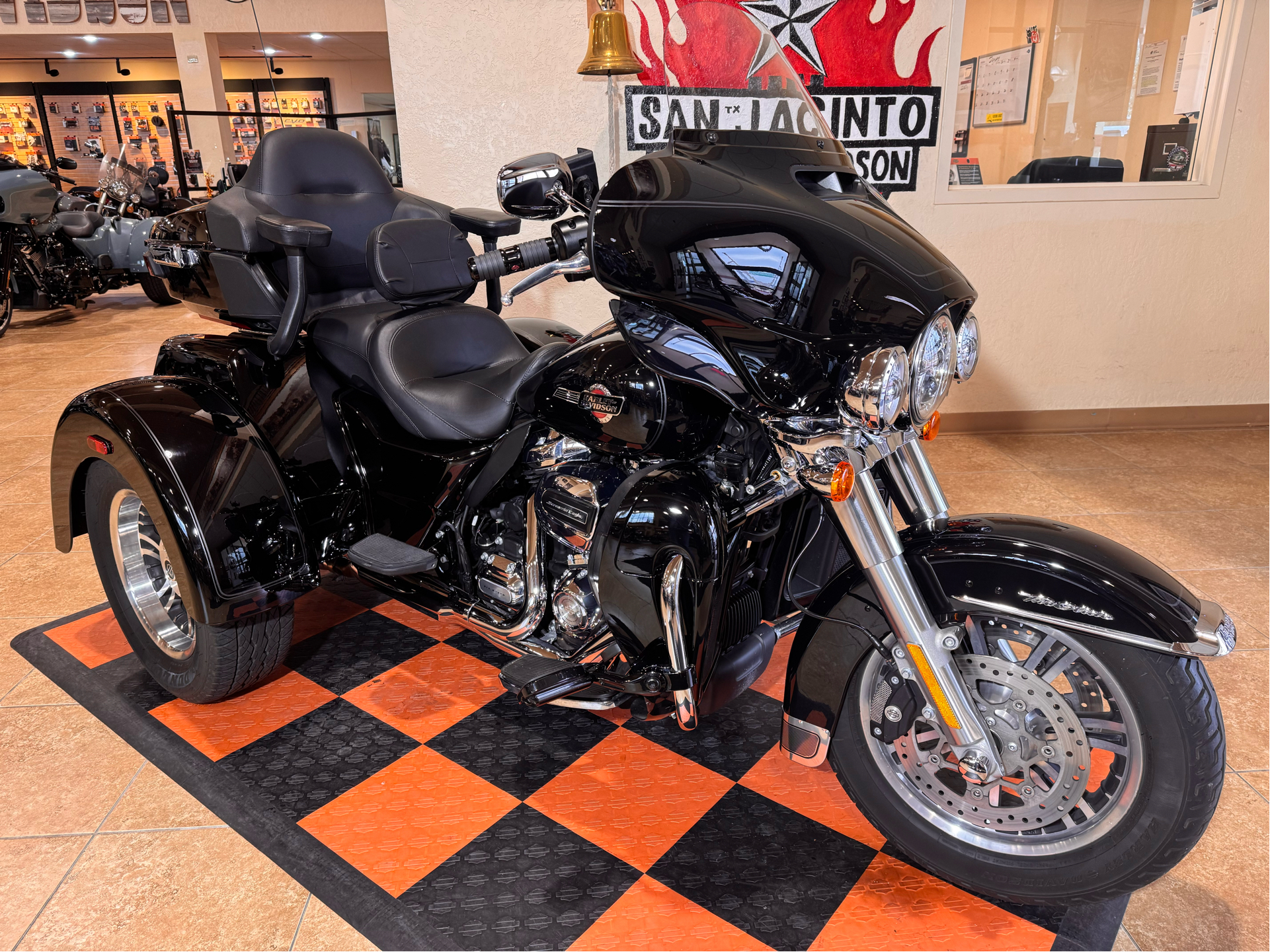 2023 Harley-Davidson Tri Glide® Ultra in Pasadena, Texas - Photo 2