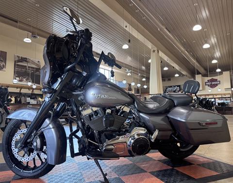 2015 Harley-Davidson Street Glide® Special in Pasadena, Texas - Photo 4