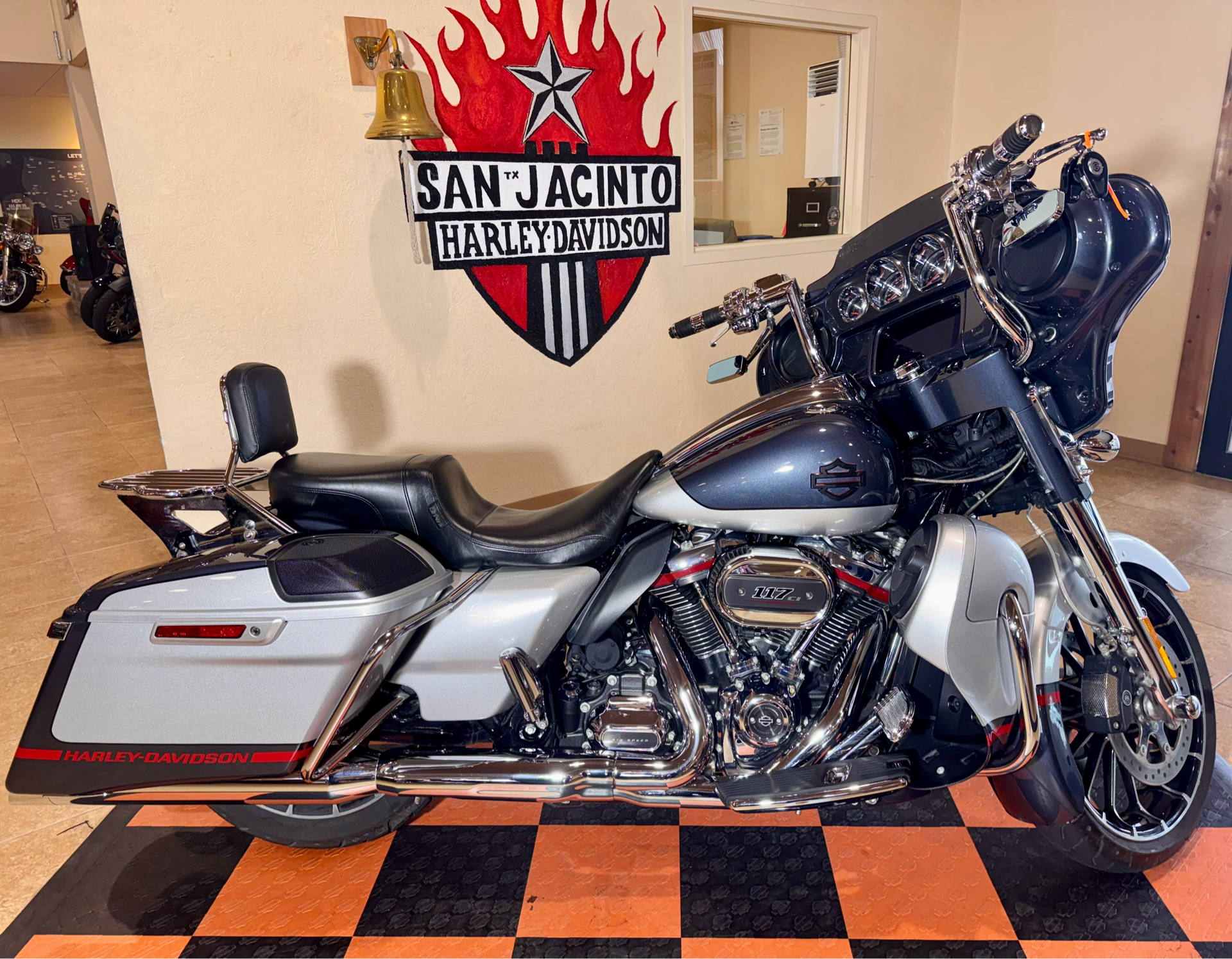 2019 Harley-Davidson CVO™ Street Glide® in Pasadena, Texas - Photo 1